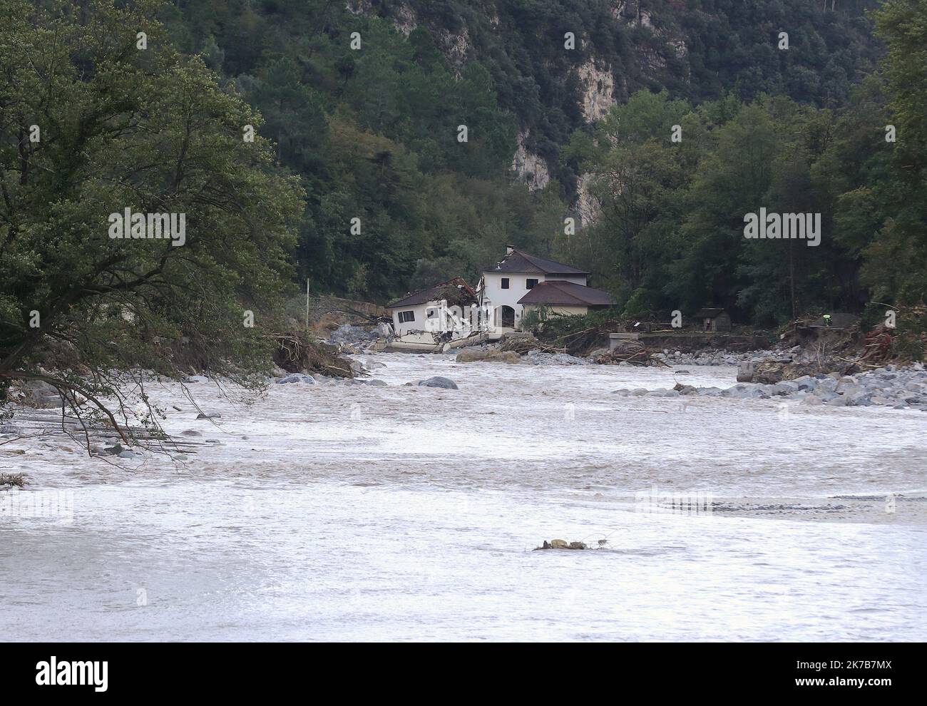 ©PHOTOPQR/NICE MATIN/Jean François Ottonello ; Vallée de la Roya ; 05/10/2020 ; OTTONELLO JEAN-FRANCOIS - lundi 5 octobre 2020, vallée de la Roya - ici, Breil-sur-Roya - Suite de la Tempête Alex qui a frappé les Alpes-Maritimes le vendredi 5 octobre - October 5, 2020. Nach dem Sturm VON ALEX in den Alpes Maritimes, Frankreich Stockfoto