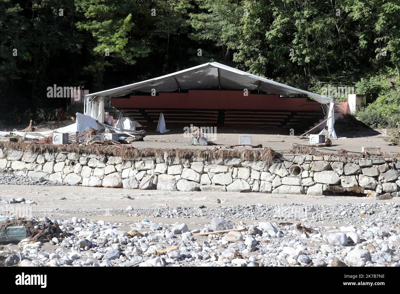 ©PHOTOPQR/NICE MATIN/Jean François Ottonello ; Vallée de la Roya ; 05/10/2020 ; OTTONELLO JEAN-FRANCOIS - lundi 5 octobre 2020, vallée de la Roya - ici, Breil-sur-Roya - Suite de la Tempête Alex qui a frappé les Alpes-Maritimes le vendredi 5 octobre - October 5, 2020. Nach dem Sturm VON ALEX in den Alpes Maritimes, Frankreich Stockfoto