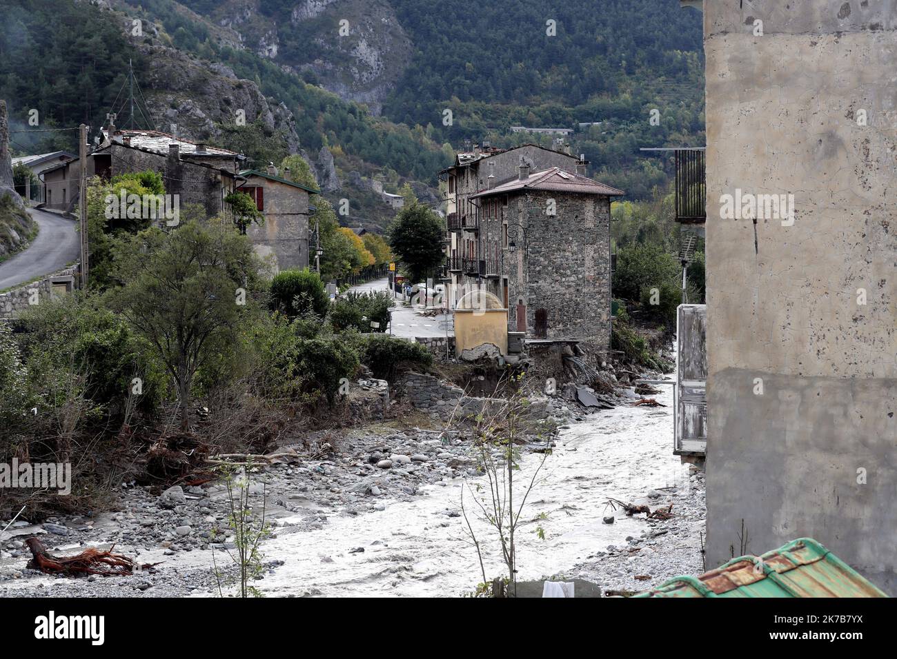 ©PHOTOPQR/NICE MATIN/Jean François Ottonello ; Vallée de la Roya ; 06/10/2020 ; OTTONELLO JEAN-FRANCOIS - mardi 6 octobre 2020, vallée de la Roya - ici, Breil-sur-Roya - Suite de la Tempête Alex qui a frappé les Alpes-Martmes le vendredi 2 octobre - ici à Tende - 2020/10/06. Alex Sturm, Schäden einige Tage danach. Stockfoto