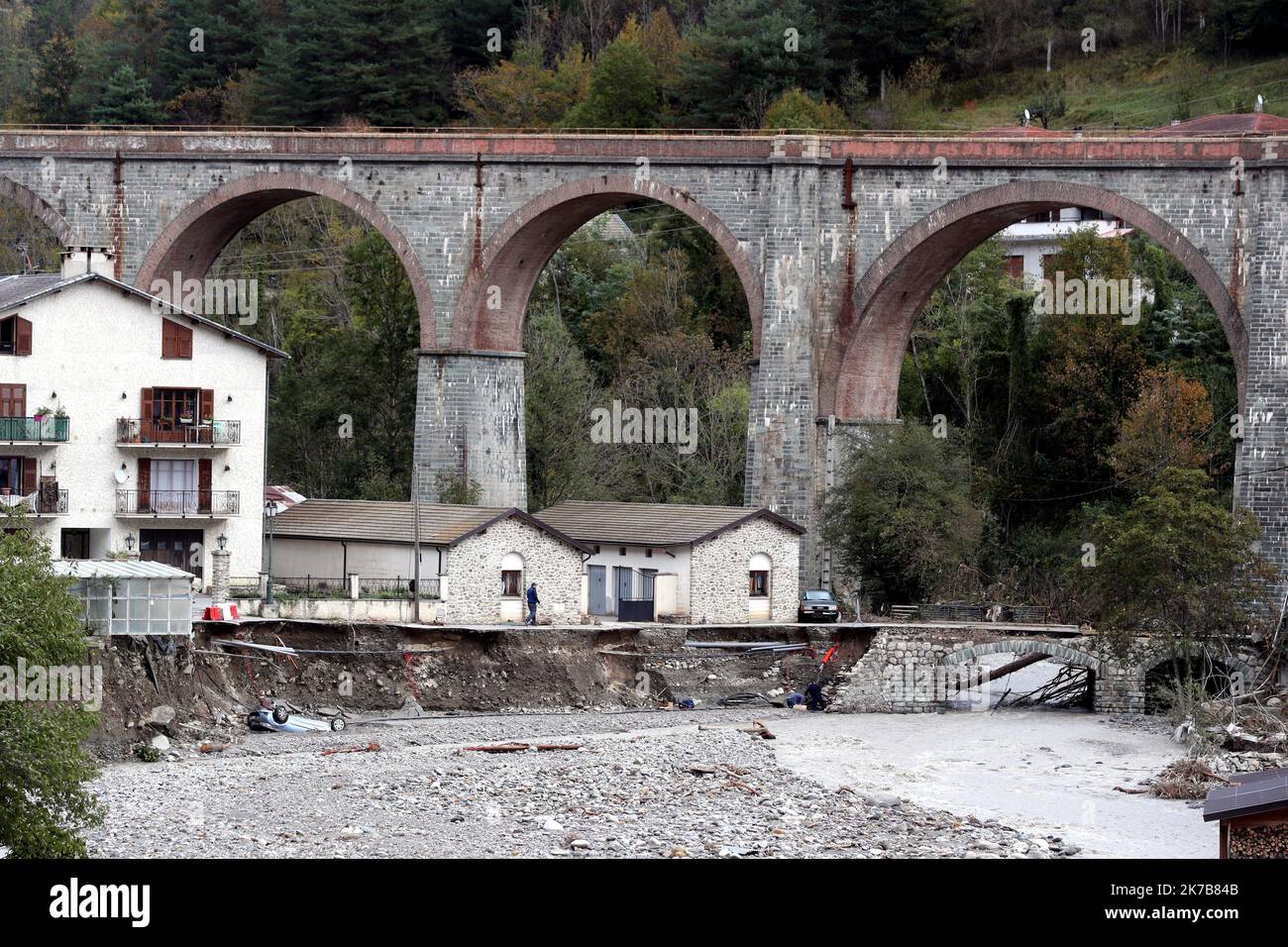 ©PHOTOPQR/NICE MATIN/Jean François Ottonello ; Vallée de la Roya ; 06/10/2020 ; OTTONELLO JEAN-FRANCOIS - mardi 6 octobre 2020, vallée de la Roya - ici, Breil-sur-Roya - Suite de la Tempête Alex qui a frappé les Alpes-Martmes le vendredi 2 octobre - ici à Tende - 2020/10/06. Alex Sturm, Schäden einige Tage danach. Stockfoto