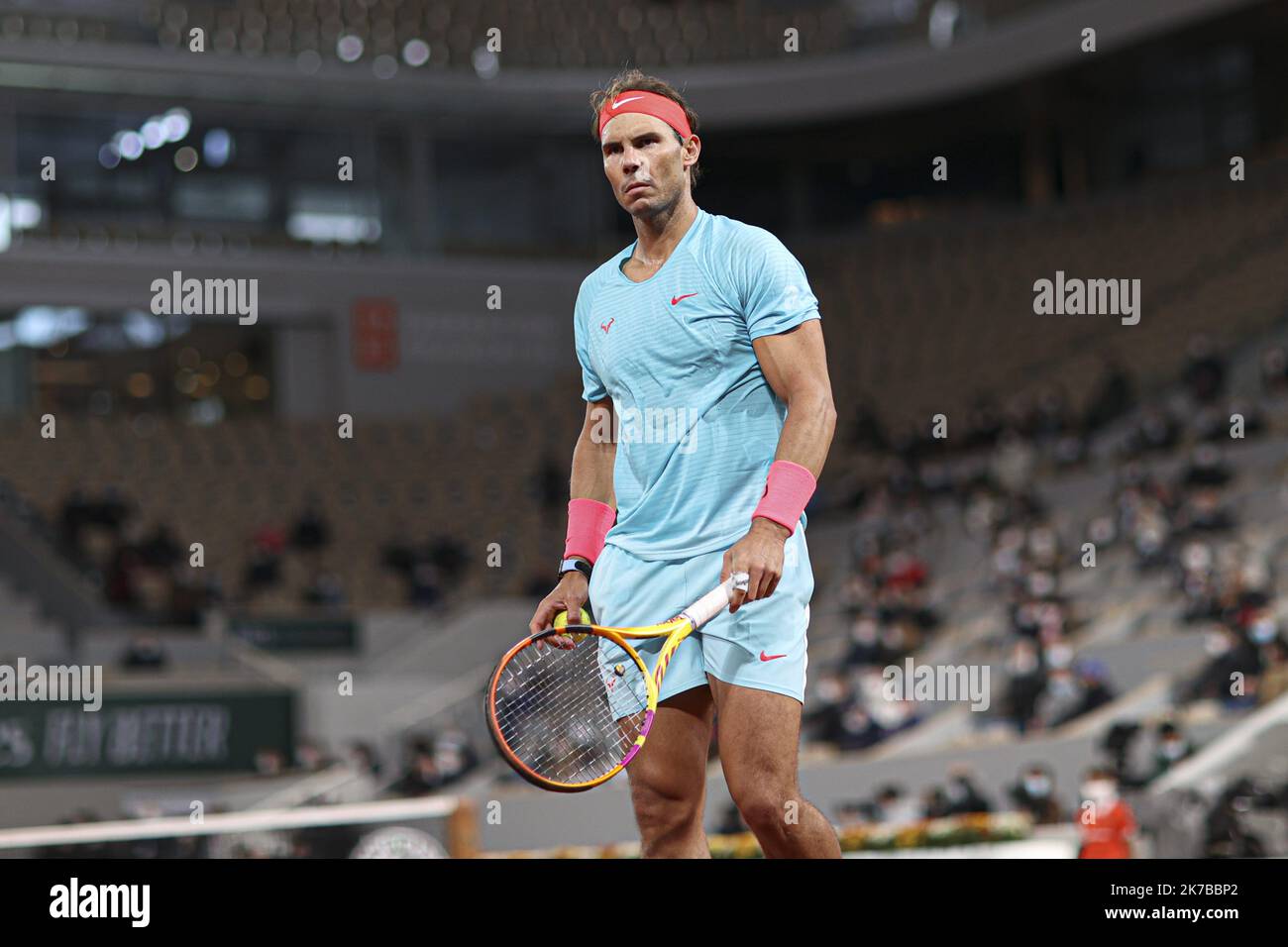 ©Sebastien Muylaert/MAXPPP - Rafael Nadal aus Spanien reagiert während seines Männerfinales gegen Novak Djokovic aus Serbien am 15. Tag der French Open 2020 bei Roland Garros in Paris, Frankreich. 11.10.2020 Stockfoto