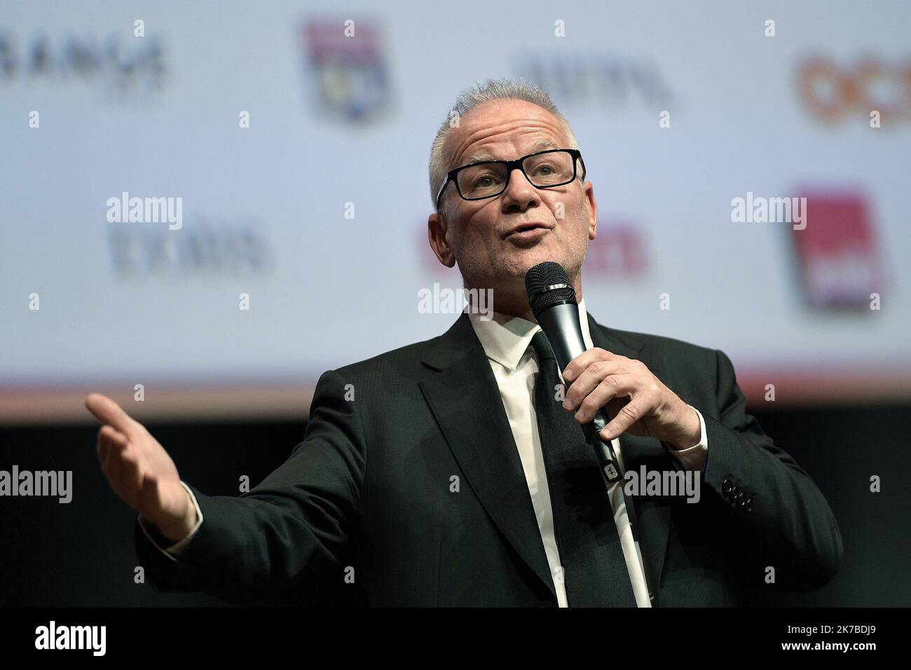 ©PHOTOPQR/LE PROGRES/Maxime JEGAT - Lyon 16/10/2020 - Remise du Prix Lumière aux Frères Dardenne à Lyon le 16 octobre 2020 -Thierry Frémaux, directeur de l'institut Lumière, a animé la cérémonie de remise du Prix Lumière 2020, dans le cadre du Festival Lumière, à Jean-Pierre et Luc Dardenne à l'Amphithéâtre de la Cité Internationale à Lyon. Verleihung des Lumière-Preises an die Brüder Dardenne in Lyon am 16. Oktober 2020 Stockfoto