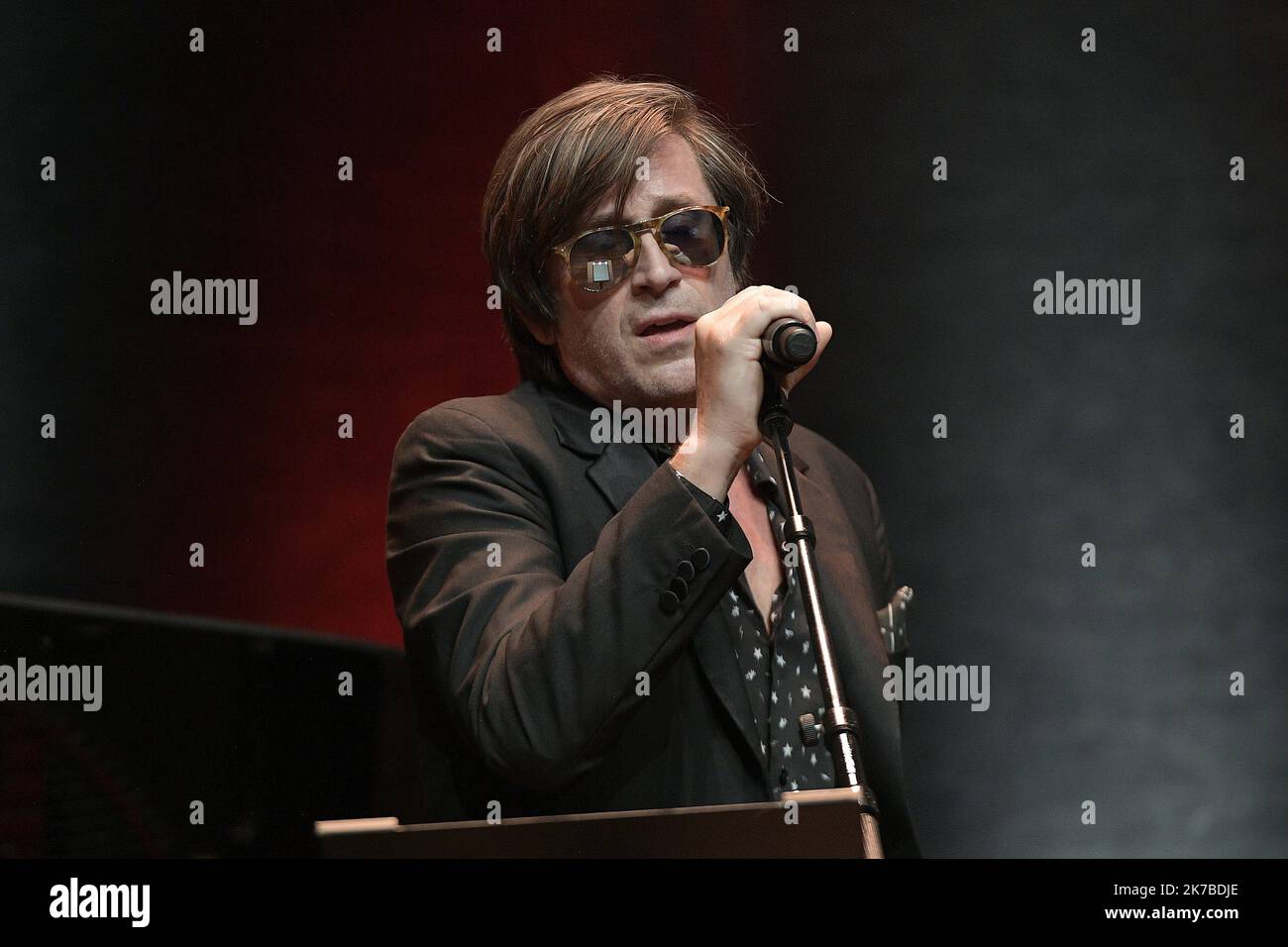 ©PHOTOPQR/LE PROGRES/Maxime JEGAT - Lyon 16/10/2020 - Remise du Prix Lumière aux Frères Dardenne à Lyon le 16 octobre 2020 -Le Compositeur Gabriel Yared a accompagné au Piano Thomas Dutronc pour une chanson au cours de la cérémonie de remise du Prix Lumière 2020, dans le cadre du Festival Lumière, à Jean-Pierre et Luc Dardenne à l'Amphithéâtre de la Cité Internationale à Lyon. Verleihung des Lumière-Preises an die Brüder Dardenne in Lyon am 16. Oktober 2020 Stockfoto