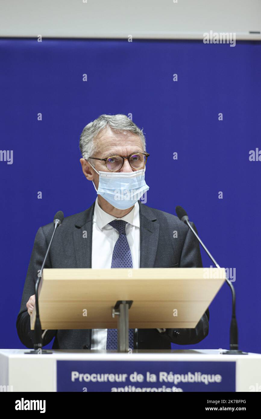 ©Sebastien Muylaert/MAXPPP - der Anti-Terrorismus-Staatsanwalt Jean-Francois Ricard, der eine Gesichtsmaske trägt, spricht während einer Pressekonferenz in Paris, nachdem ein Lehrer am 16. Oktober 2020 von einem Angreifer enthauptet wurde, der von Polizisten in Conflans-Sainte-Honorine getötet wurde. Frankreich würdigt am 21. Oktober 2020 einen Geschichtslehrer, der enthauptet wurde, weil er Karikaturen des Propheten Mohamed in einer Lektion über die Redefreiheit gezeigt hat, ein Angriff, der das Land schockiert hat und eine Regierung zu einer Niederschlagung des radikalen Islam veranlasste. Paris, 21.10.2020 Stockfoto