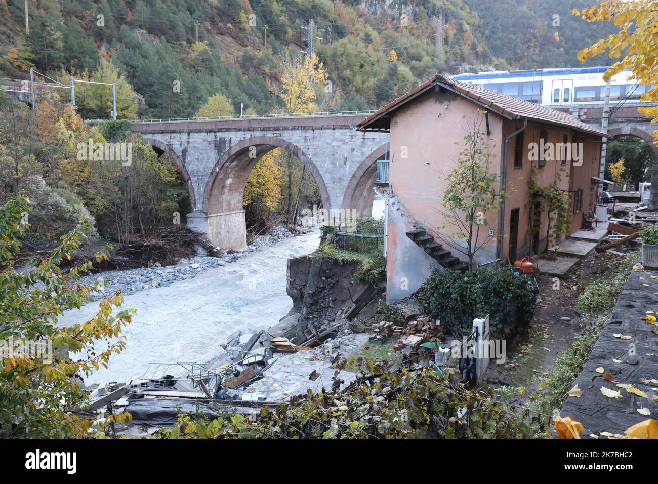 ©PHOTOPQR/NICE MATIN/Eric Ottino ; Nizza ; 27/10/2020 ; Suite Tempête Alex Haute Roya - Tende St Dalmas - Routen Coupées - Retour du train - Eau potable - Distribution alimentaire - - Alex Sturm Schäden in der Süden von Frankreich. Stockfoto