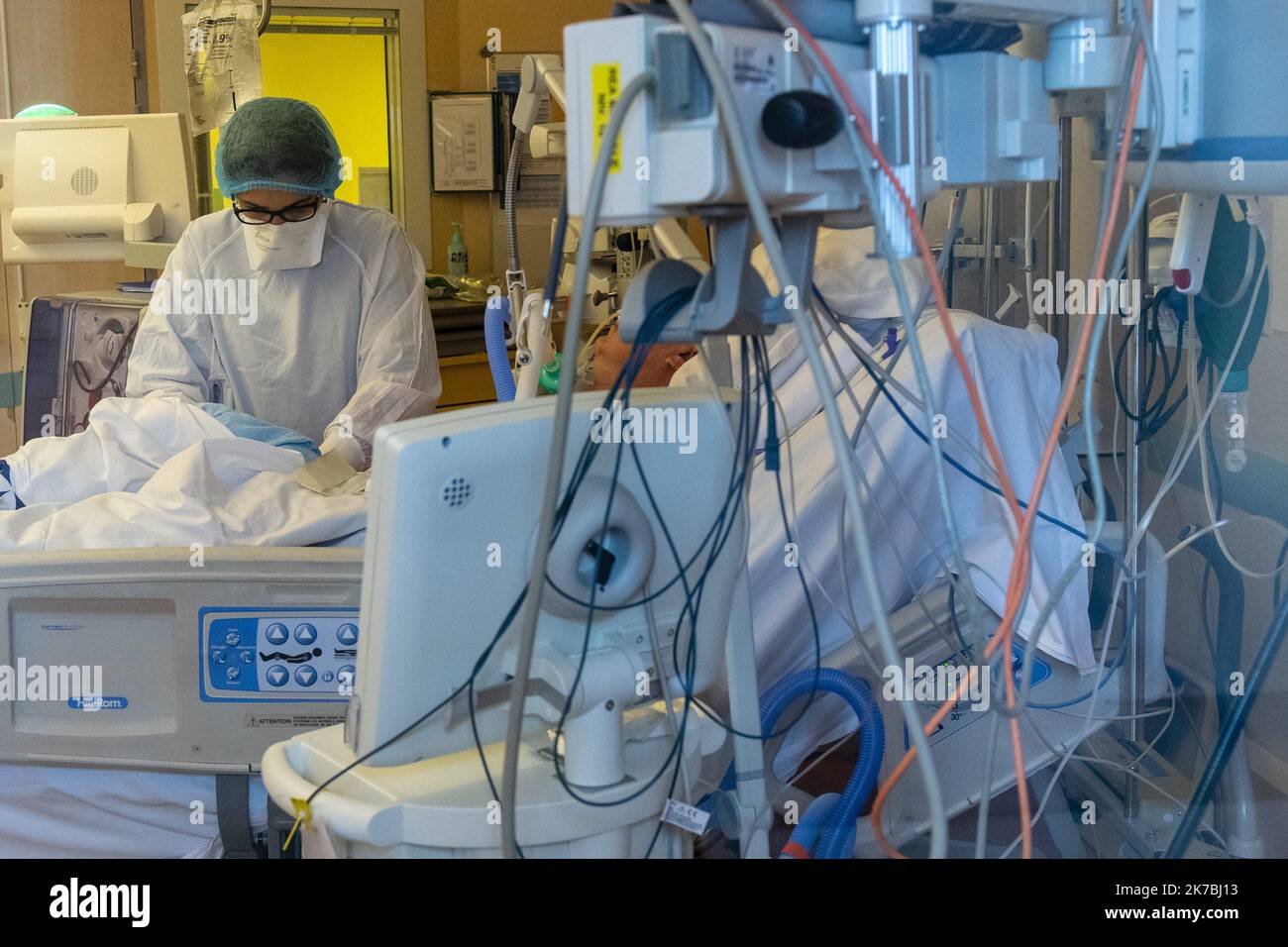 ©PHOTOPQR/OUEST FRANCE/Philippe Renault ; Caen ; 28/10/2020 ; Reportage dans l'unité de réanimation médicale du CHU de Caen, qui accueille des Malades atteints par le Covid-19. Foto Philippe Renault / Ouest-France - Caen, Frankreich, okt 28. 2020 -covid unit at Caen Hospital Stockfoto