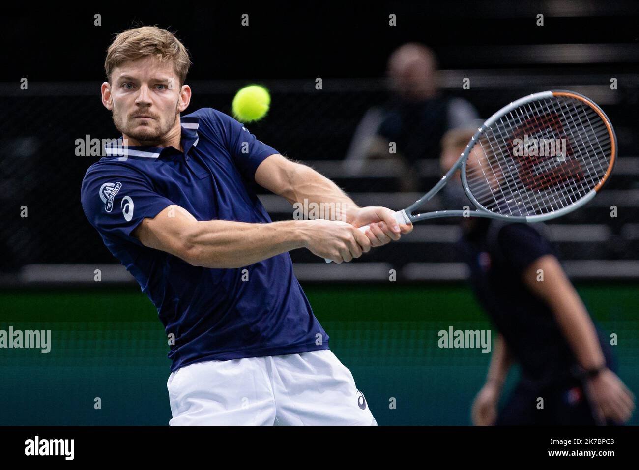 Aurelien Morissard / IP3; Paris, France le 3 novembre 2020 - Le Belge David GOFFIN joue la balle contre le Slovaque Norbert GOMBOS lors du deuxieme Tour de match de Tennis en simple maskulin au deuxieme jour du tournoi de Tennis en salle ATP World Tour Masters 1000 - Paris Masters (Paris Bercy) - A l Arena AccorHotels. Der Belgier David GOFFIN spielt am 2 2 20. November beim ATP World Tour Masters 1000 - Paris Masters (Paris Bercy) - Indoor-Tennisturnier in der AccorHotels Arena in Paris eine Rückkehr gegen Norbert GOMBOS aus der Slowakei während des zweiten Tennisspiels ihrer Herren im Einzel Stockfoto