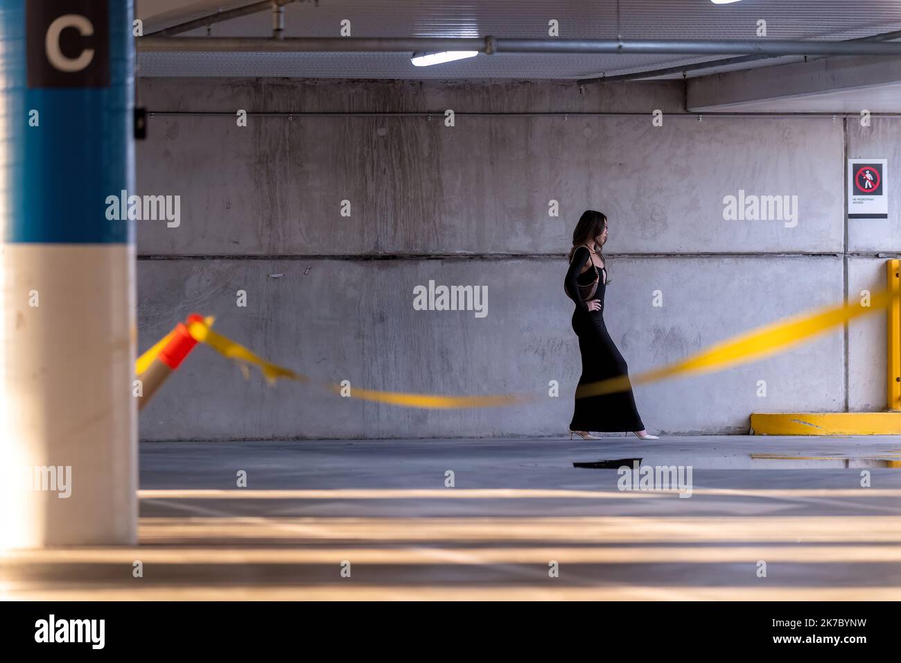 Melbourne, Australien, 14. Oktober 2022. Modeeinflüsse und Gäste posieren und machen Selfies bei der Justin Cassin Melbourne Fashion Week, die auf einem Parkplatz in den Docklands, Melbourne, Australien, stattfindet.bei der Justin Cassin Melbourne Fashion Week, die auf einem Parkplatz in den Docklands, Melbourne, Australien stattfindet. Quelle: Michael Currie/Speed Media/Alamy Live News Stockfoto