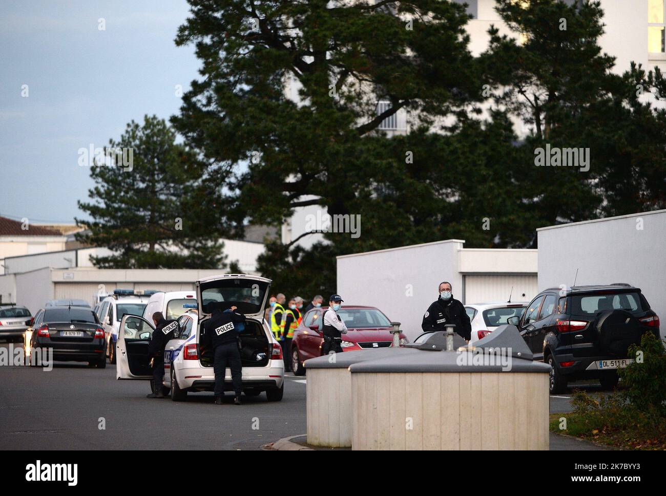 ©PHOTOPQR/LE COURRIER DE L'OUEST/Etienne LIZAMBARD ; ; ; Une double agression a fait deux morts samedi 14 novembre à Cholet (Maine-et-Loire) et un blessé, en urgence absolue, a appris l'AFP auprès du parquet d'Angers, qui fait état de l'interpellation d'agune de l'autétitude s de l'Tag. - CHOLET - zwei Menschen bei einem Angriff getötet und ein dritter schwer verletzt FRANKREICH NOV 14 2020 Stockfoto