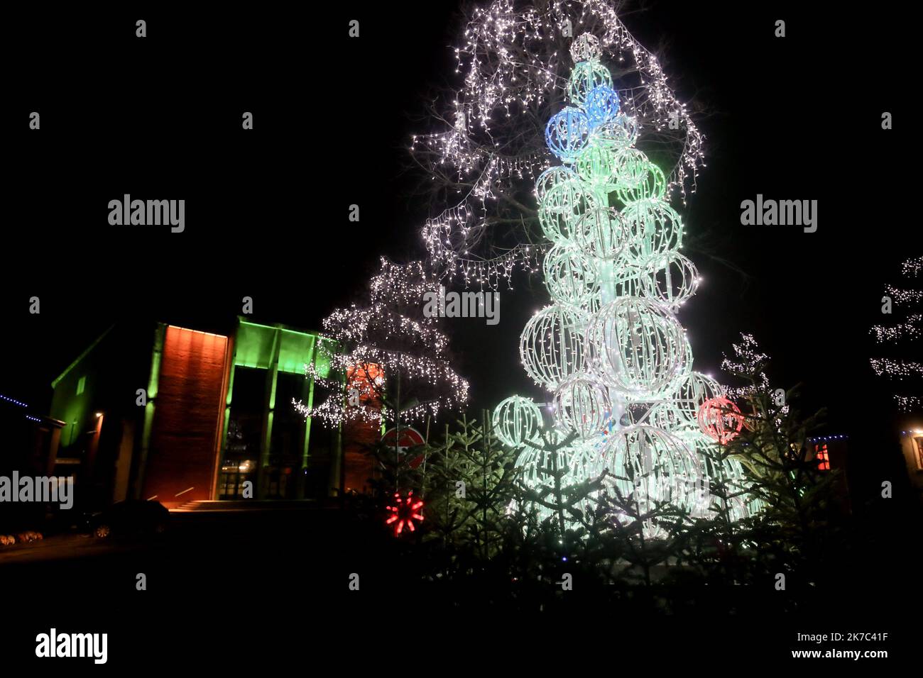 ©PHOTOPQR/VOIX DU Nord/Sami Belloumi Belloumi ; 26/11/2020 ; Hautmont le 26 novembre 2020: ILLUMINATIONS. FOTO SAMI BELLOUMI LA VOIX DU NORD. - 2020/11/26. Weihnachtsbeleuchtung in Frankreich. Stockfoto
