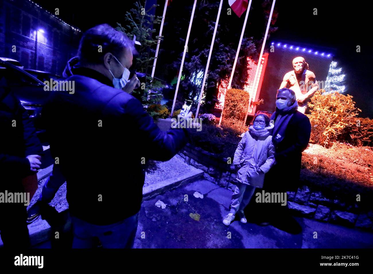 ©PHOTOPQR/VOIX DU Nord/Sami Belloumi Belloumi ; 26/11/2020 ; Hautmont le 26 novembre 2020: ILLUMINATIONS. FOTO SAMI BELLOUMI LA VOIX DU NORD. - 2020/11/26. Weihnachtsbeleuchtung in Frankreich. Stockfoto