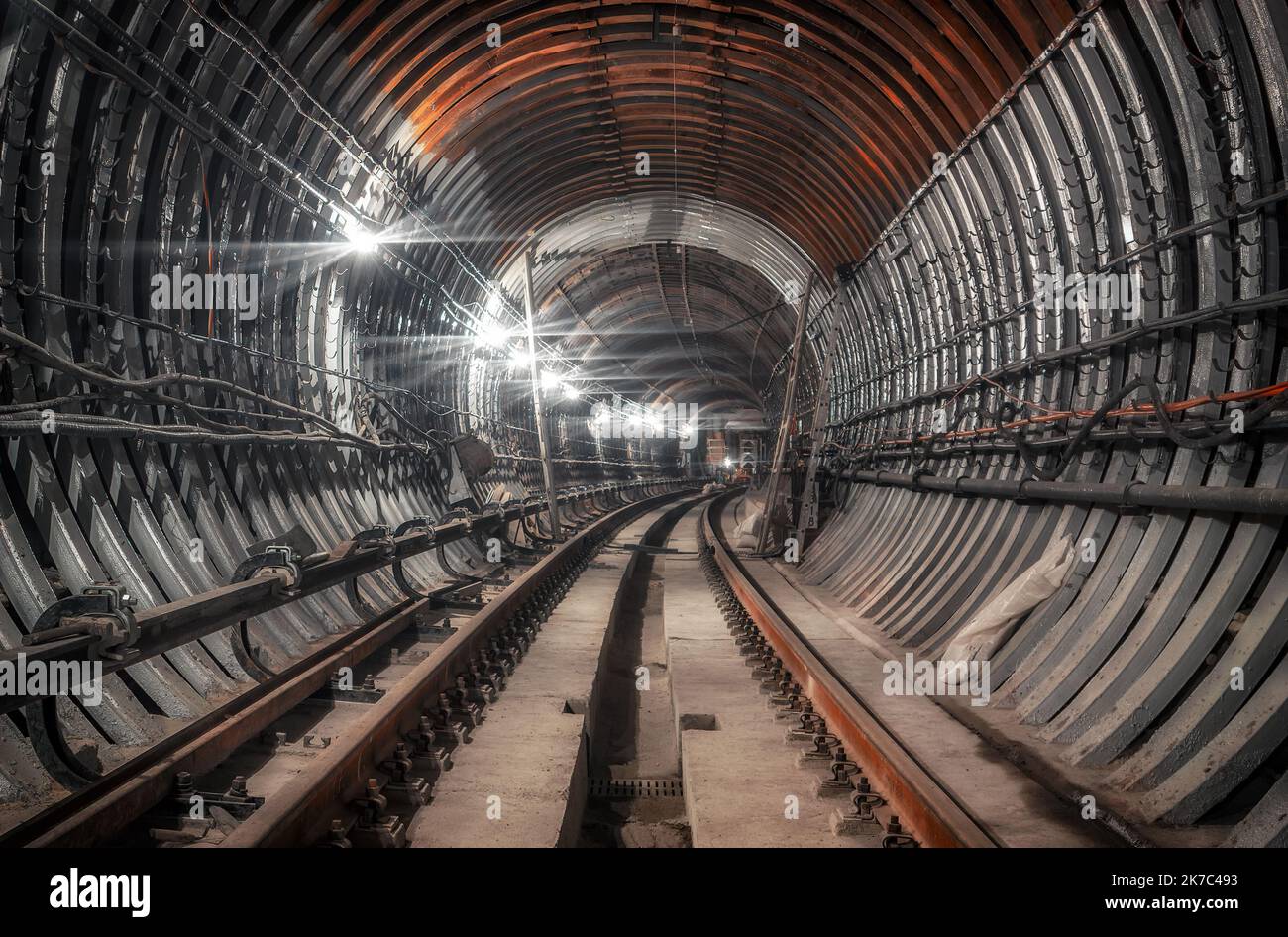Underground tunnel Fotos und Bildmaterial in hoher Auflösung Seite