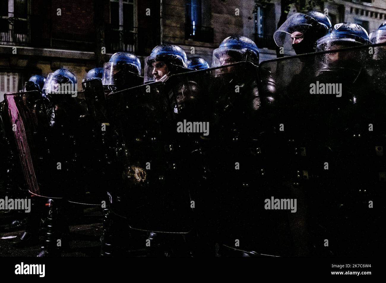 ©Jan Schmidt-Whitley/Le Pictorium/MAXPPP - Jan Schmidt-Whitley/Le Pictorium - 05/12/2020 - Frankreich / Ile-de-France / Paris - La marche « pour les droits sociaux et la liberte » dans la capitale, un des 90 rassemblements annonces samedi, a ete marquee par de vives tensions en tete de cortege. L'annonce de la reecriture de l'article 24 n'a pas donne satisfaction aux multiples syndicats et Associations #StopLoiSecuriteGlobale, qui reclame son retrait pur et simple, ainsi que celui des articles 21 et 22 du Texte et conteste le « nouveau Schema national du maintien de l'ordre » qui limite la couvert Stockfoto