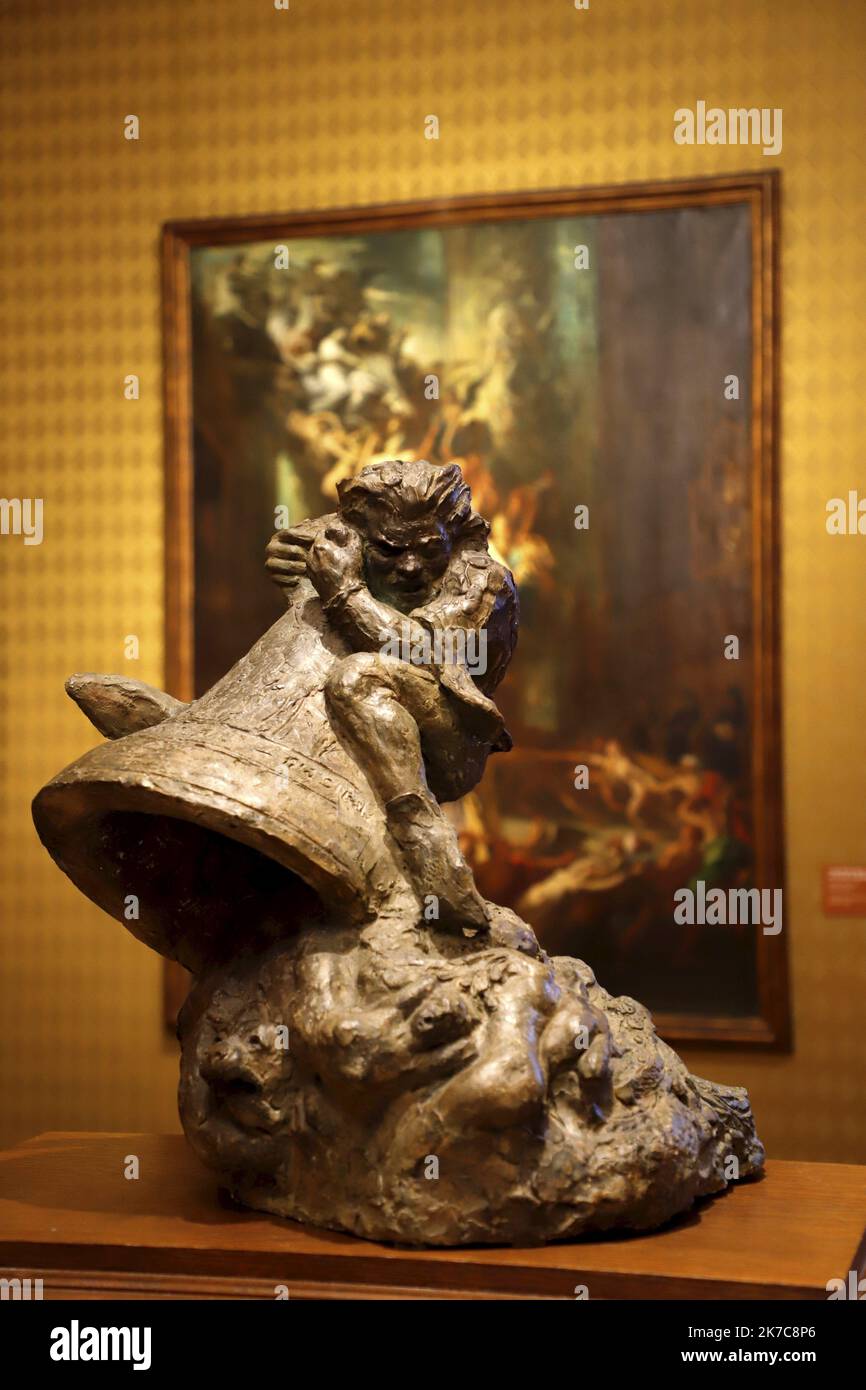 ©PHOTOPQR/LE PARISIEN/Delphine Goldsztejn ; PARIS ; 08/12/2020 ; Maison de Victor Hugo 6 Place des Vosges, 75004 Paris Quasimodo Le 08/12/2020 Foto : Delphine Goldsztejn - Paris, Frankreich, dez 8. 2020 - Victor Hugo's House, located on one of the most Paris famous place, place des Vosges, was renovated . Das Haus, in dem der Autor von Les Misérables vor seinem Exil lebte, wird nach 18 Monaten Arbeit bald wieder eröffnet. Eine Verzauberung. Führung in Vorschau. Victor Hugo (1802-1885) war ein französischer Dichter, Schriftsteller und Dramatiker der romantischen Bewegung. Während einer literarischen Karriere, die mehr als si umfasste Stockfoto