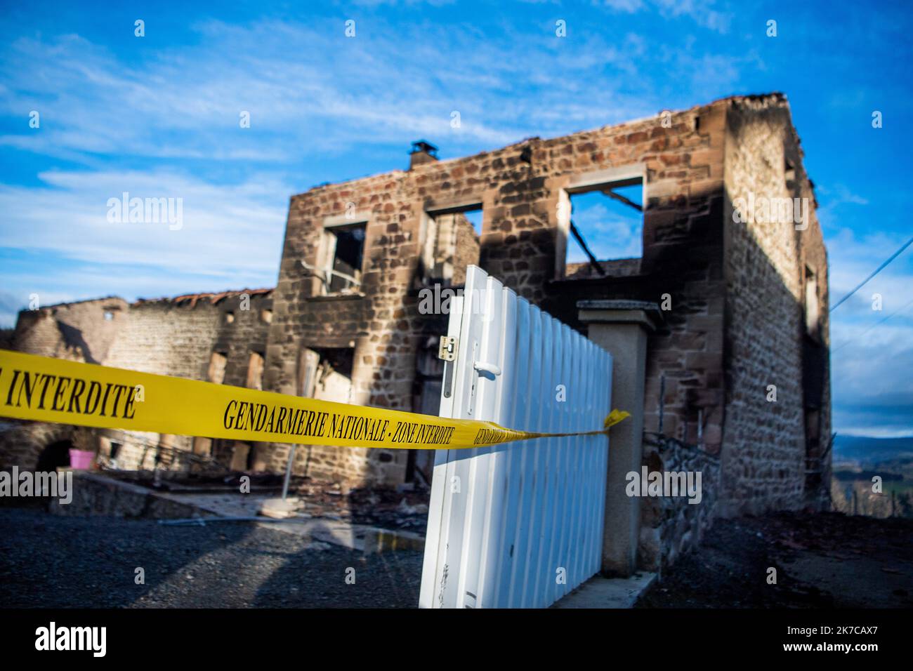 ©PHOTOPQR/LA MONTAGNE/Richard BRUNEL ; ; 24/12/2020 ; Trois gendarmes abattus par un Forcene, lieu dit Le Cros commune de Saint Just, Puy de Dome le 24/12/2020 Foto R Brunel - Saint-Just, Central France on December 24, 2020. Drei Gendarmen wurden getötet und ein Viertel von einem Schützen verletzt, dem sie als Reaktion auf einen häuslichen Gewaltaktzruf in Saint-Just gegenüberstanden. Stockfoto