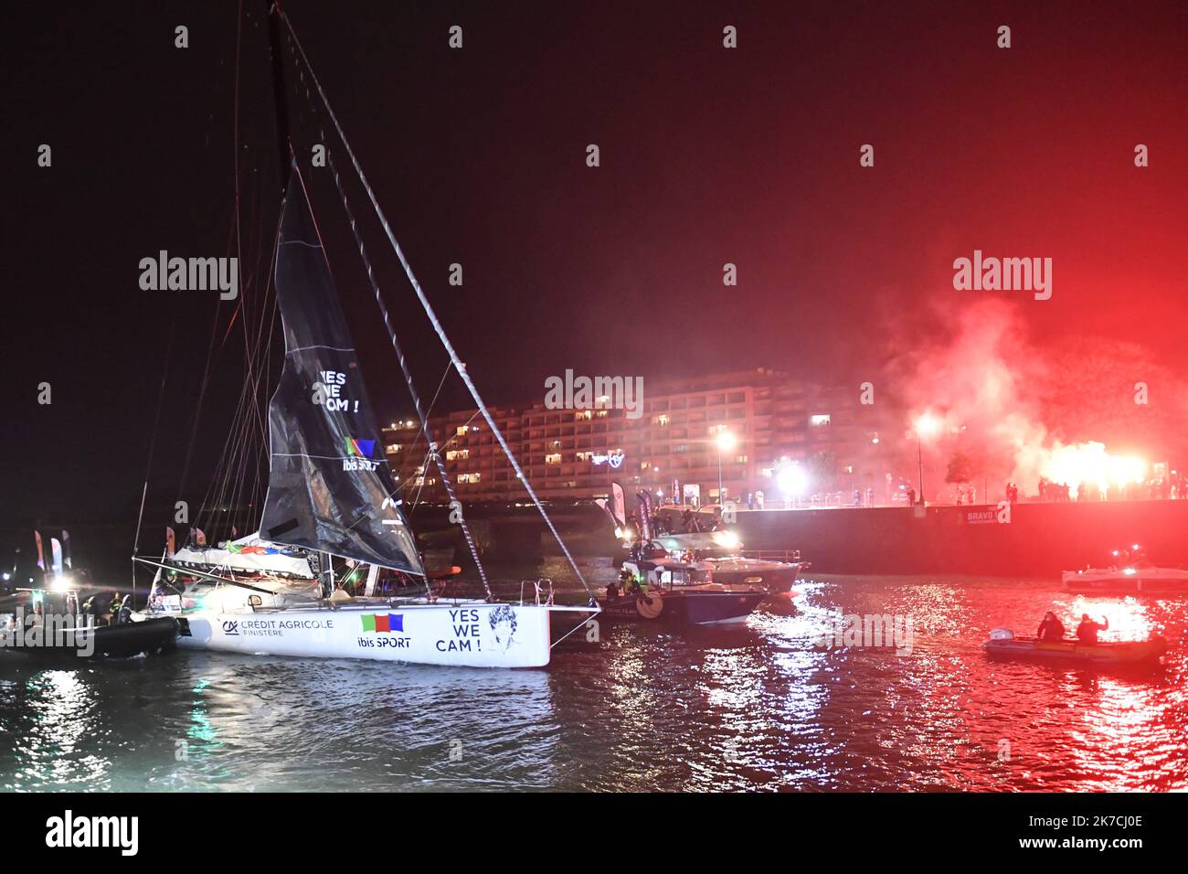 ©PHOTOPQR/OUEST FRANCE/Thomas Brégardis ; Les Sables d'Olonne ; 29/01/2021 ; Vendée-Globe 2020-2021 Arrivée de Jean Le Cam (Imoca Yes We Cam) en 8ème Position et reclassé 4ème de ce Vendée-Globe Foto: Thomas Brégardis / Ouest-France Stockfoto