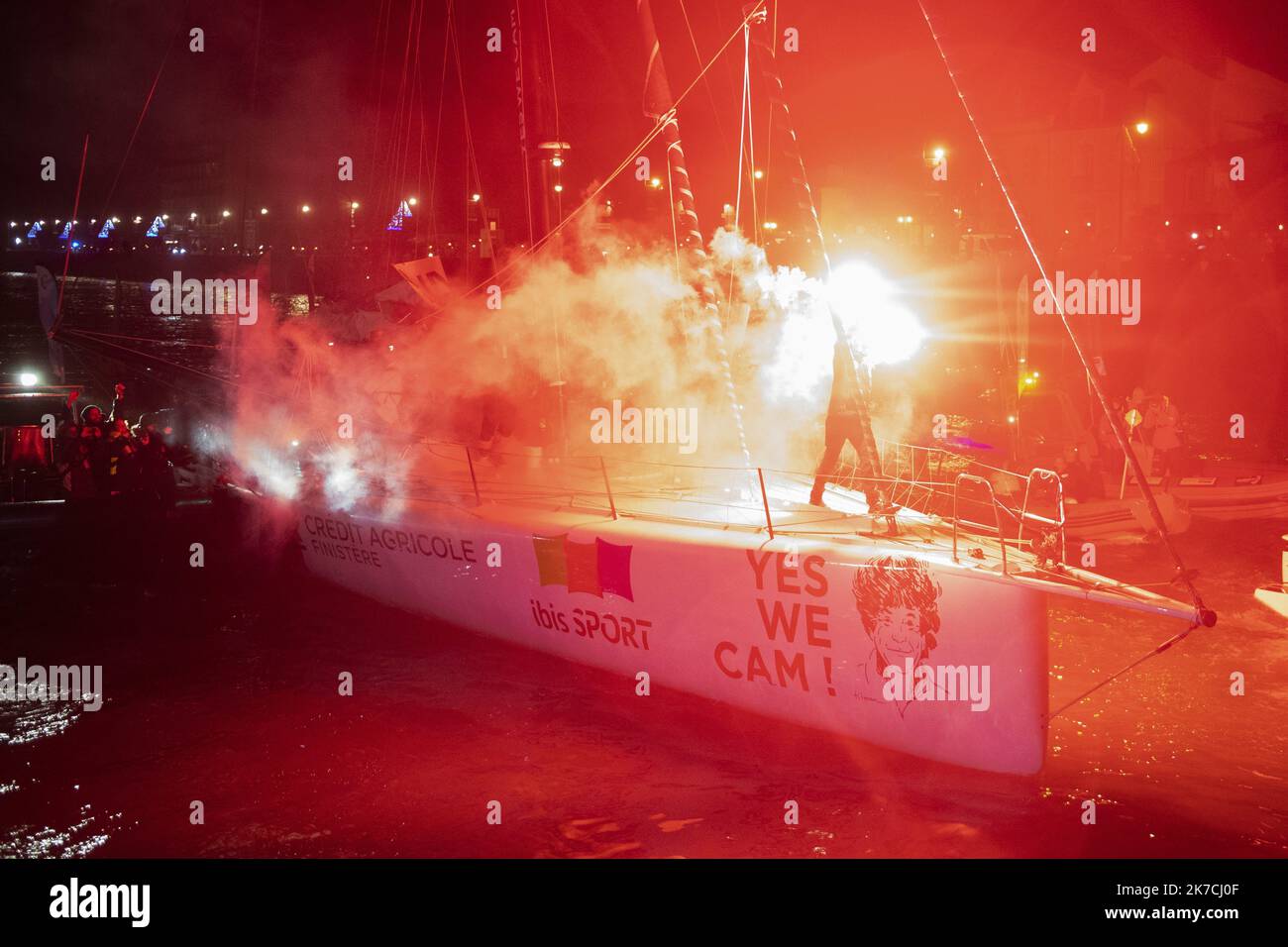 ©PHOTOPQR/OUEST FRANCE/Thomas Brégardis ; Les Sables d'Olonne ; 29/01/2021 ; Vendée-Globe 2020-2021 Arrivée de Jean Le Cam (Imoca Yes We Cam) en 8ème Position et reclassé 4ème de ce Vendée-Globe Foto: Thomas Brégardis / Ouest-France Stockfoto