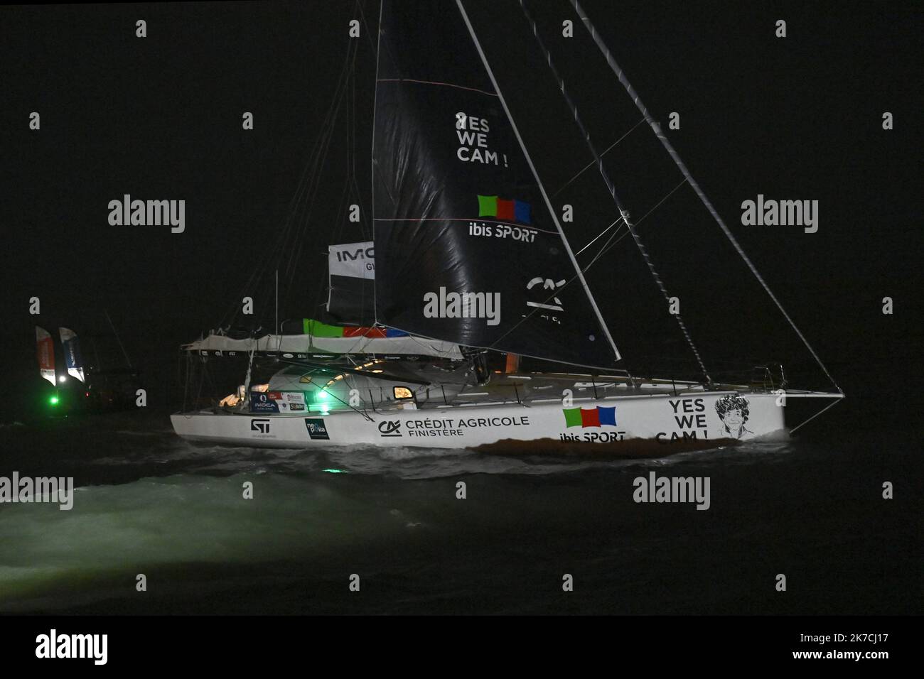 ©PHOTOPQR/OUEST FRANCE/Thomas Brégardis ; Les Sables d'Olonne ; 29/01/2021 ; Vendée-Globe 2020-2021 Arrivée de Jean Le Cam (Imoca Yes We Cam) en 8ème Position et reclassé 4ème de ce Vendée-Globe Foto: Thomas Brégardis / Ouest-France Stockfoto