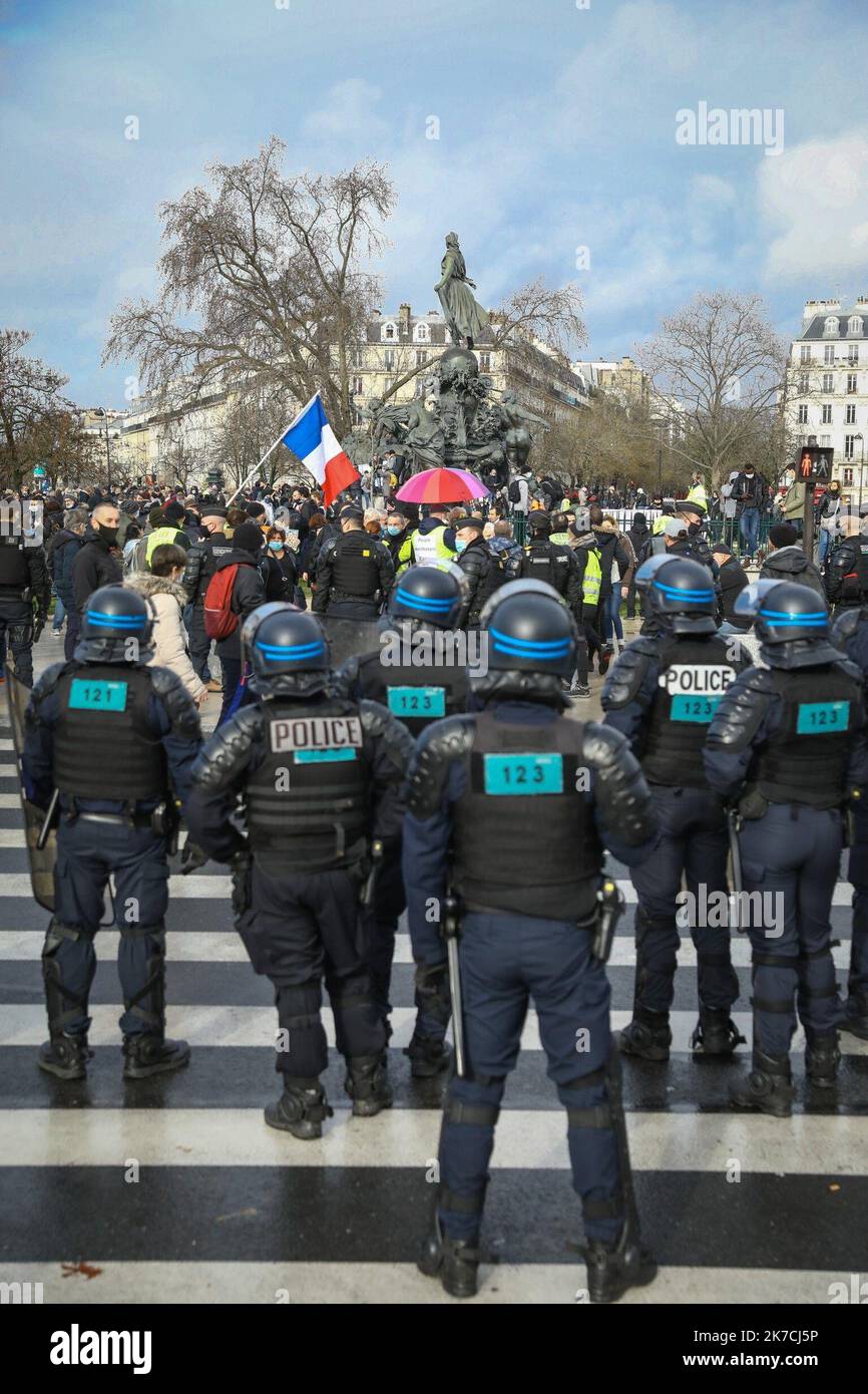 ©PHOTOPQR/LE PARISIEN/Frédéric DUGIT ; Paris ; 30/01/2021 ; Paris XIie, le 30 janvier 2021 Manifestation des gilets jaunes sur la place de la Nation à Paris, avec notamment la présence de Jérôme Rodrigues, l’une des figures du mouvement . - Gilets Jaunes Demonstration in Frankreich jan 30 2021 Stockfoto