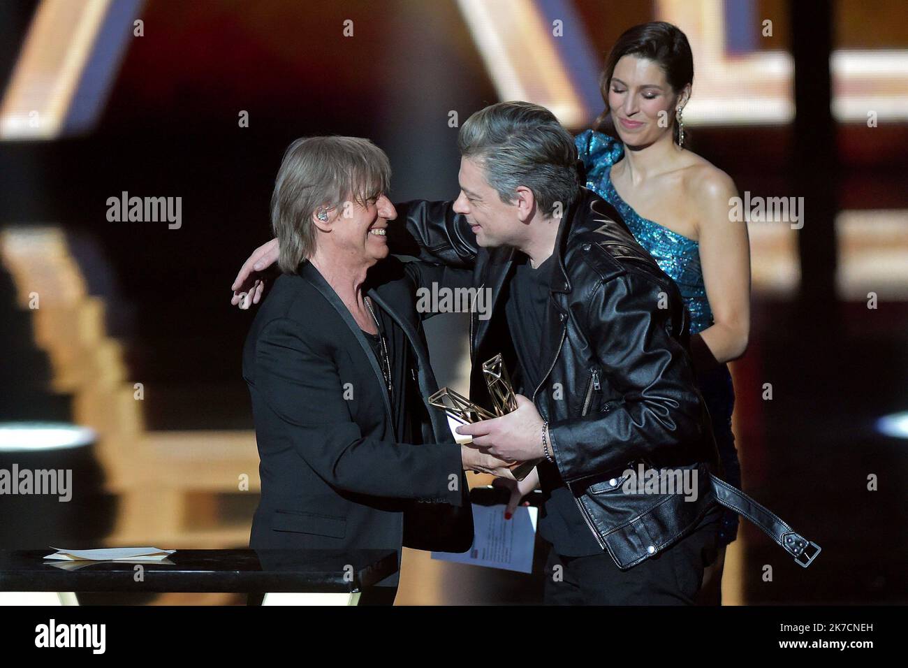 ©FRANCK CASTEL/MAXPPP - 36e Ausgabe des VICTOIRES DE LA MUSIQUE. Pour sa 36eme Edition, la ceremonie des Victoires de la musique se tiendra a la seine Musicale de Boulogne Billancourt, sans public. BOULOGNE BILLANCOURT, FRANKREICH FEBRUAR 12 FEBRUAR 2021. Benjamin Biolay; Jean Louis Aubert bei den 36. Victoires de la Musique, die am 12. Februar 2021 in frankreich in der La seine Musicale in Bolougne Billancourt abgehalten wurden Stockfoto