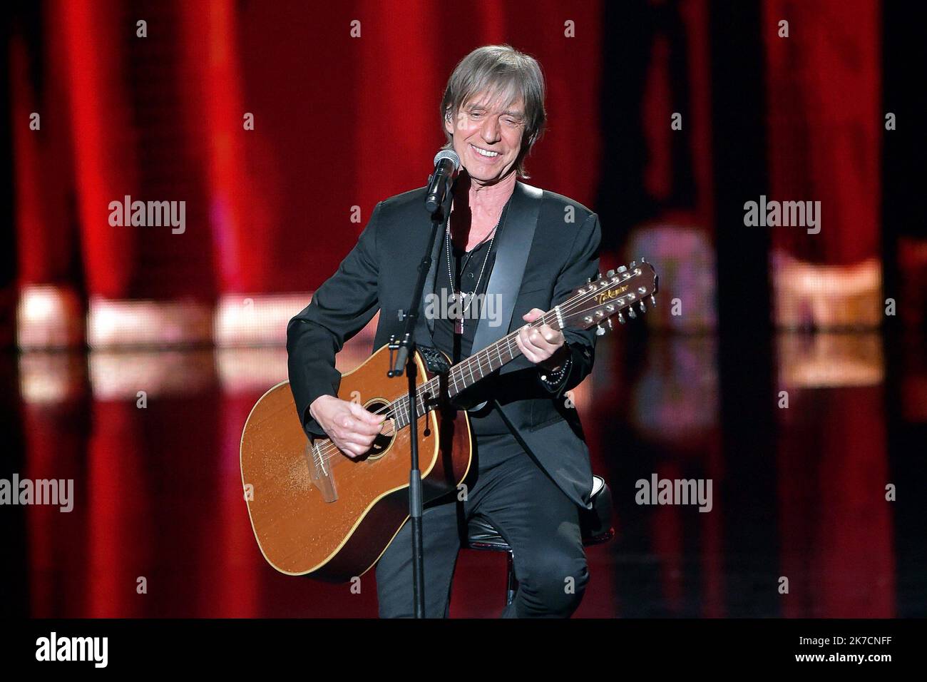 ©FRANCK CASTEL/MAXPPP - 36e Ausgabe des VICTOIRES DE LA MUSIQUE. Pour sa 36eme Edition, la ceremonie des Victoires de la musique se tiendra a la seine Musicale de Boulogne Billancourt, sans public. BOULOGNE BILLANCOURT, FRANKREICH FEBRUAR 12 FEBRUAR 2021. Jean Louis Aubert bei den 36. Victoires de la Musique, die am 12. Februar 2021 in frankreich in der seine Musicale in Bolougne Billancourt abgehalten wurden Stockfoto