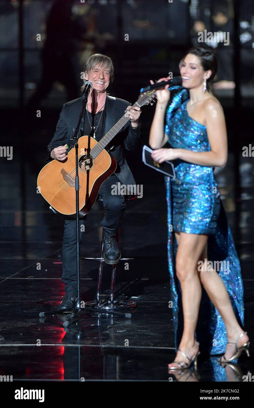 ©FRANCK CASTEL/MAXPPP - 36e Ausgabe des VICTOIRES DE LA MUSIQUE. Pour sa 36eme Edition, la ceremonie des Victoires de la musique se tiendra a la seine Musicale de Boulogne Billancourt, sans public. BOULOGNE BILLANCOURT, FRANKREICH FEBRUAR 12 FEBRUAR 2021. Laury Thilleman; Jean Louis Aubert bei den 36. Victoires de la Musique, die am 12. Februar 2021 in frankreich in der La seine Musicale in Bolougne Billancourt abgehalten wurden Stockfoto