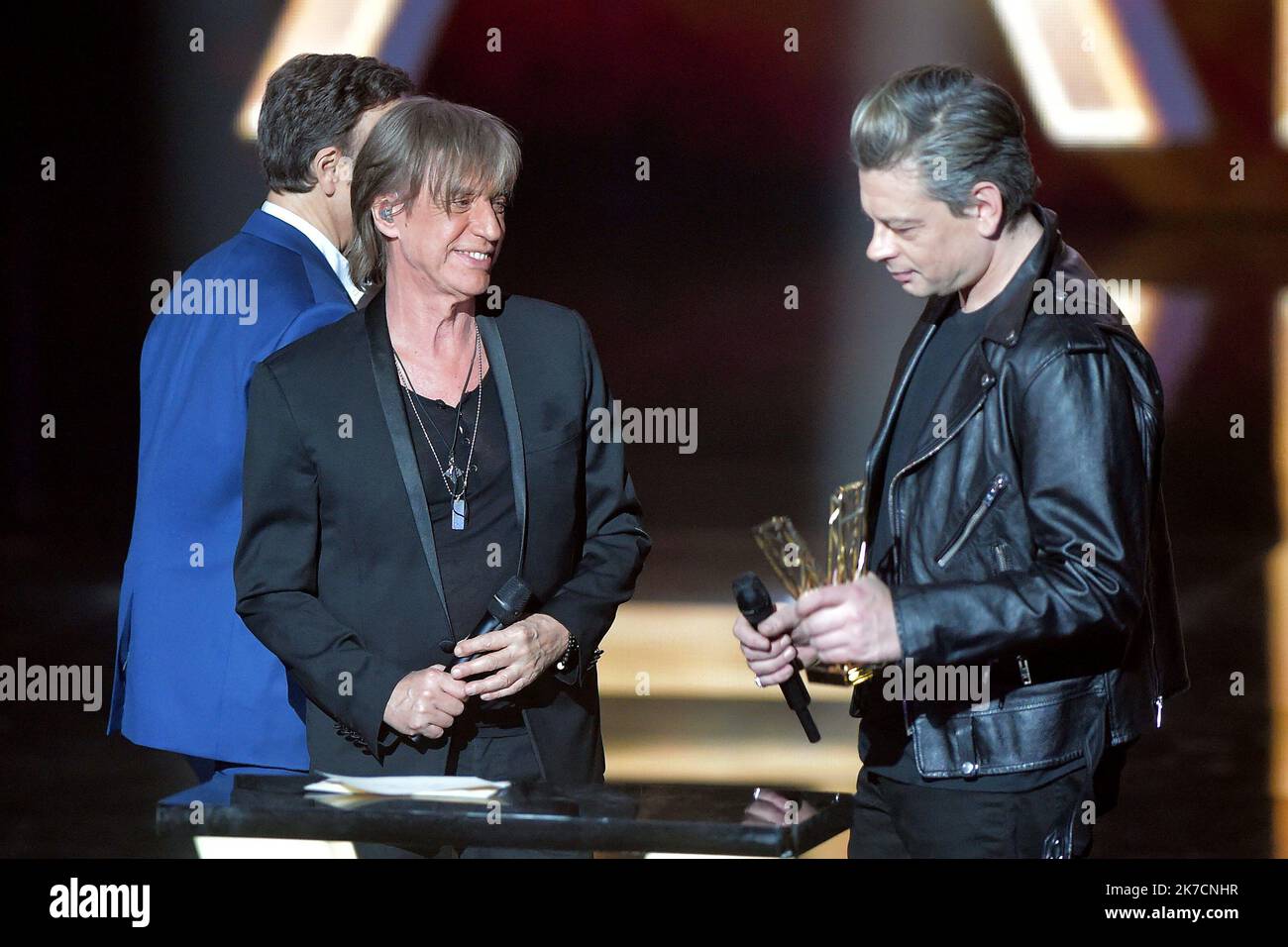 ©FRANCK CASTEL/MAXPPP - 36e Ausgabe des VICTOIRES DE LA MUSIQUE. Pour sa 36eme Edition, la ceremonie des Victoires de la musique se tiendra a la seine Musicale de Boulogne Billancourt, sans public. BOULOGNE BILLANCOURT, FRANKREICH FEBRUAR 12 FEBRUAR 2021. Benjamin Biolay; Jean Louis Aubert bei den 36. Victoires de la Musique, die am 12. Februar 2021 in frankreich in der La seine Musicale in Bolougne Billancourt abgehalten wurden Stockfoto