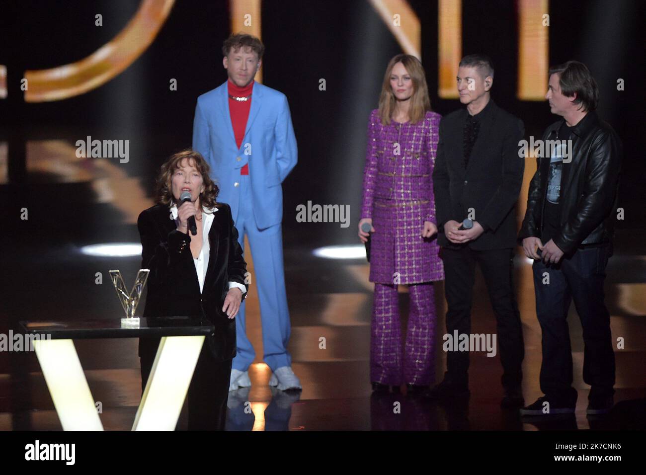 ©FRANCK CASTEL/MAXPPP - 36e Ausgabe des VICTOIRES DE LA MUSIQUE. Pour sa 36eme Edition, la ceremonie des Victoires de la musique se tiendra a la seine Musicale de Boulogne Billancourt, sans public. BOULOGNE BILLANCOURT, FRANKREICH FEBRUAR 12 FEBRUAR 2021. Jane Birkin; Eddy de Pretto; Vanessa Paradis; Etienne Daho; Thomas Dutronc bei den 36. Victoires de la Musique, die am 12. Februar 2021 in Frankreich in der seine Musicale in Bolougne Billancourt abgehalten wurden Stockfoto