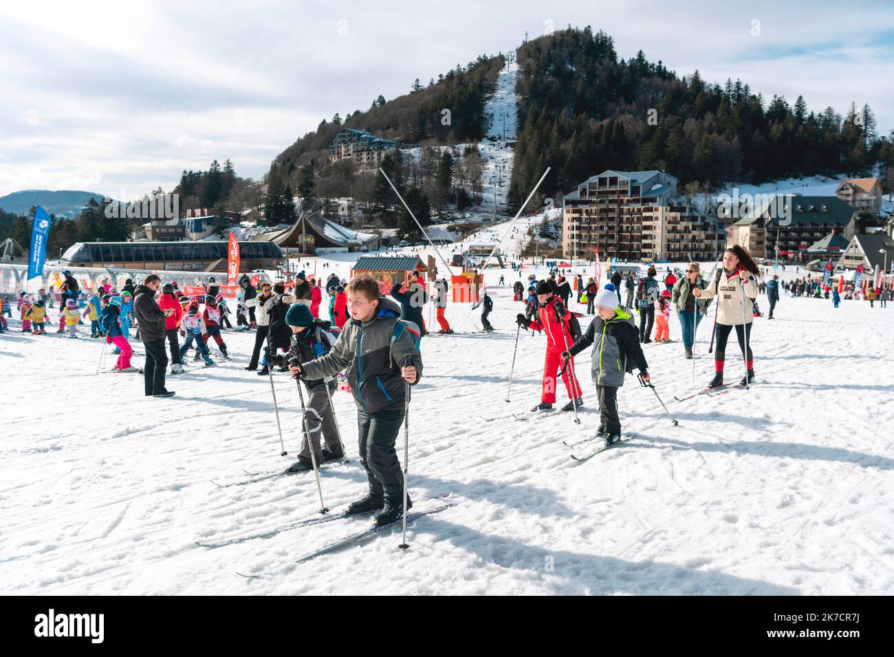 ©PHOTOPQR/LA MONTAGNE/Jérémie FULLERINGER ; ; 18/02/2021 ; Vacances de fevrier, hiver, Station de Ski alpin, Lioran, Laveissiere, 18/02/2021. Foto Jeremie Fulleringer - Winterurlaub in Frankreich. Stockfoto