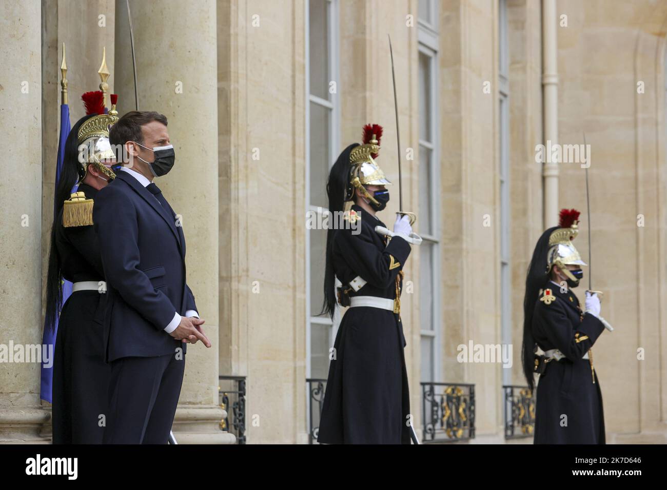 ©Sebastien Muylaert/MAXPPP - der französische Präsident Emmanuel Macron mit Gesichtsmaske kommt vor seinem Treffen mit seinem togolesischen Amtskollegen im Elysee-Palast in Paris, Frankreich, an. 09.04.2021 Stockfoto