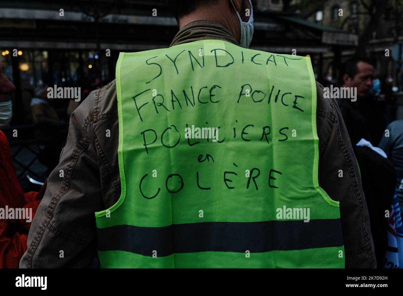 ©Jan Schmidt-Whitley/Le Pictorium/MAXPPP - Jan Schmidt-Whitley/Le Pictorium - 20/4/2021 - Frankreich / Paris / Paris - Pour denoncer le 'laxisme de la Justice', Alliance et d'autres syndicats policiers ont lance un appel a manifester ce mardi a 12h30 devant le Tribunal de Paris Suite au dicent de l'affaire des policiers attaques a Viry Chatillon. / 20/4/2021 - Frankreich / Paris / Paris - um die "Laxheit der Justiz" zu verurteilen, haben Alliance und andere Polizeigewerkschaften am Dienstag um 12:30 Uhr vor dem Pariser Gericht nach dem Urteil über den Fall der Polizisten eine Demonstration gestartet Stockfoto