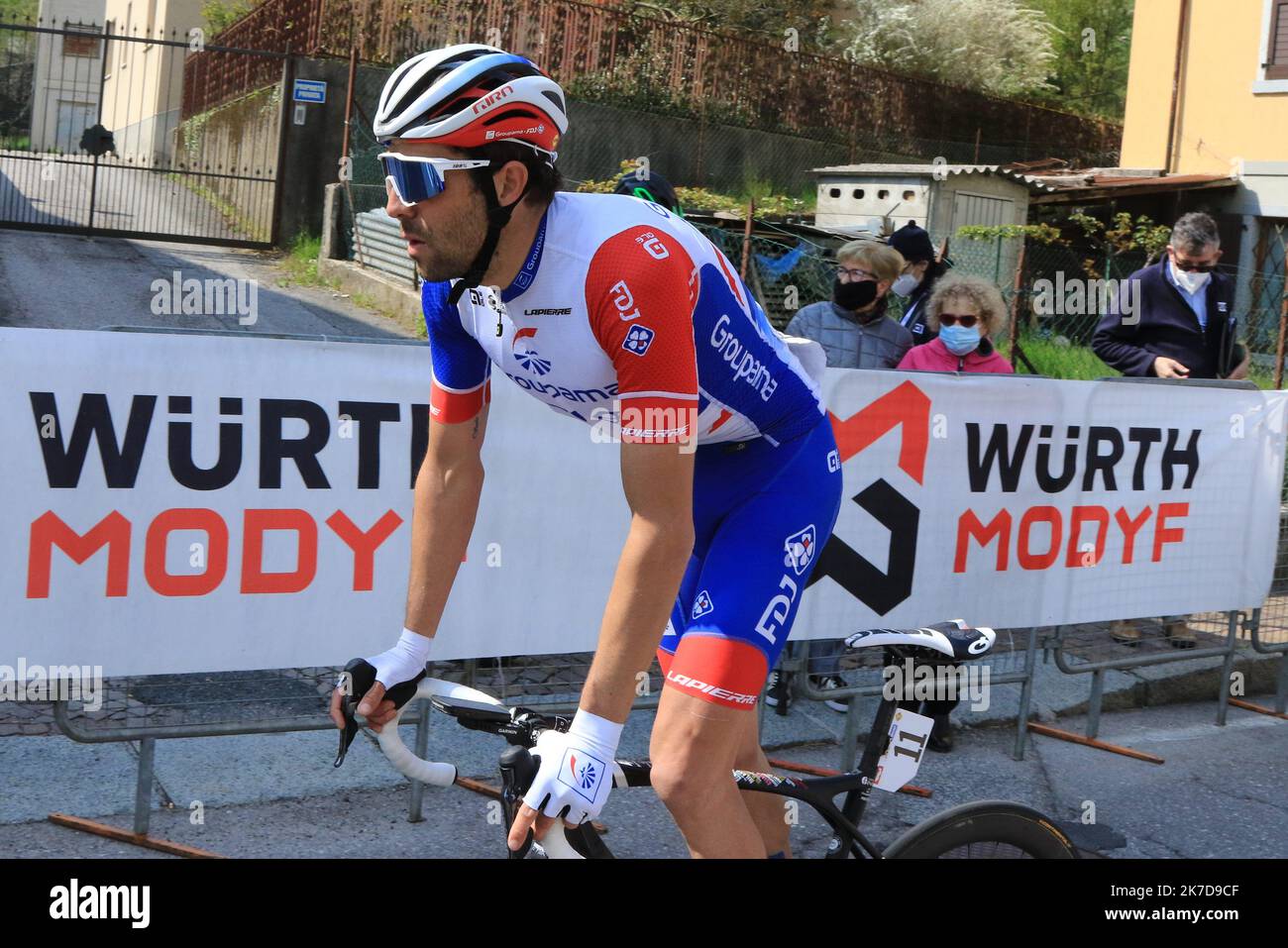 ©Pierre Teyssot/MAXPPP ; Tour of the Alps UCI Cycling Race. Pieve di Bono, Italien am 22. April 2021. Etappe 4 von Naturns/Naturns nach Pieve di Bono, Italien. In Aktion Thibaut Pinot Groupama-FDJ. â© Pierre Teyssot/Maxppp Stockfoto