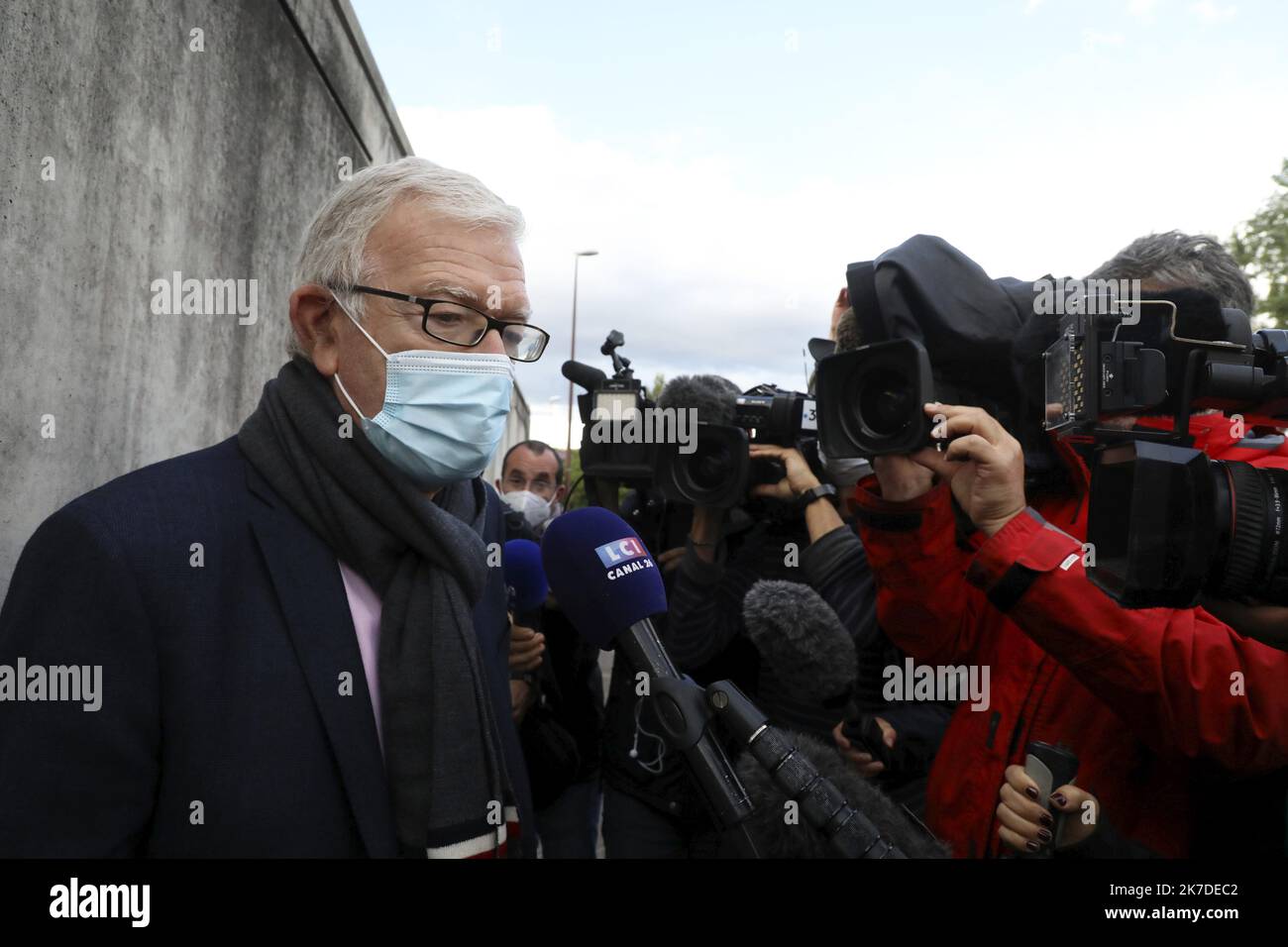 ©PHOTOPQR/LA PROVENCE/REY Jérôme ; Avignon ; 11/05/2021 ; Avignon Faits divers meurtre de Eric Masson policier abbatu lors du controlre d'un Point de Deal vente de stupefiants a Avignon le 5 Mai Arrivee des suspects au palais de Justice - Avignon, Frankreich, Mai 11. 2021 Mord an dem Polizeibeamten Eric Masson während einer Drogenkontrolle : Ankunft von Verdächtigen im Gerichtsgebäude Stockfoto