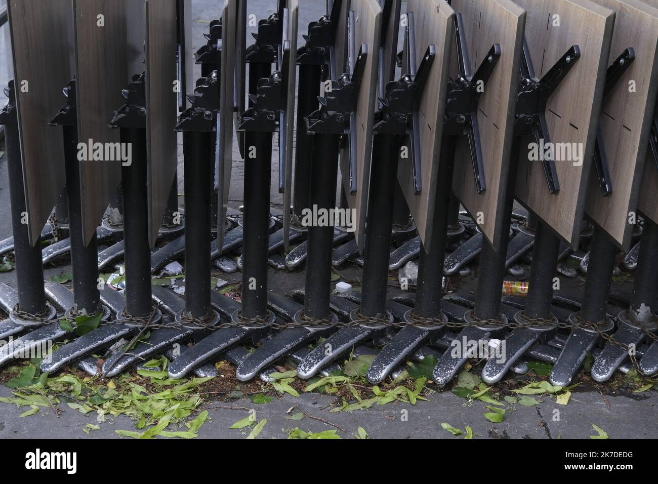 ©Naemie Bourtin / Le Pictorium/MAXPPP - Naemie Bourtin / Le Pictorium - 11/5/2021 - Frankreich / Bouches-du-Rhone / Marseille - Bars, Terrassen und Restaurants fermes, a vendre ou en preparation de la reouverture prevue le 19 Mai. / 11/5/2021 - Frankreich / Bouches-du-Rhone / Marseille - Bars, Terrassen und Restaurants geschlossen, zum Verkauf oder in Vorbereitung auf die Wiedereröffnung am 19. Mai. Stockfoto