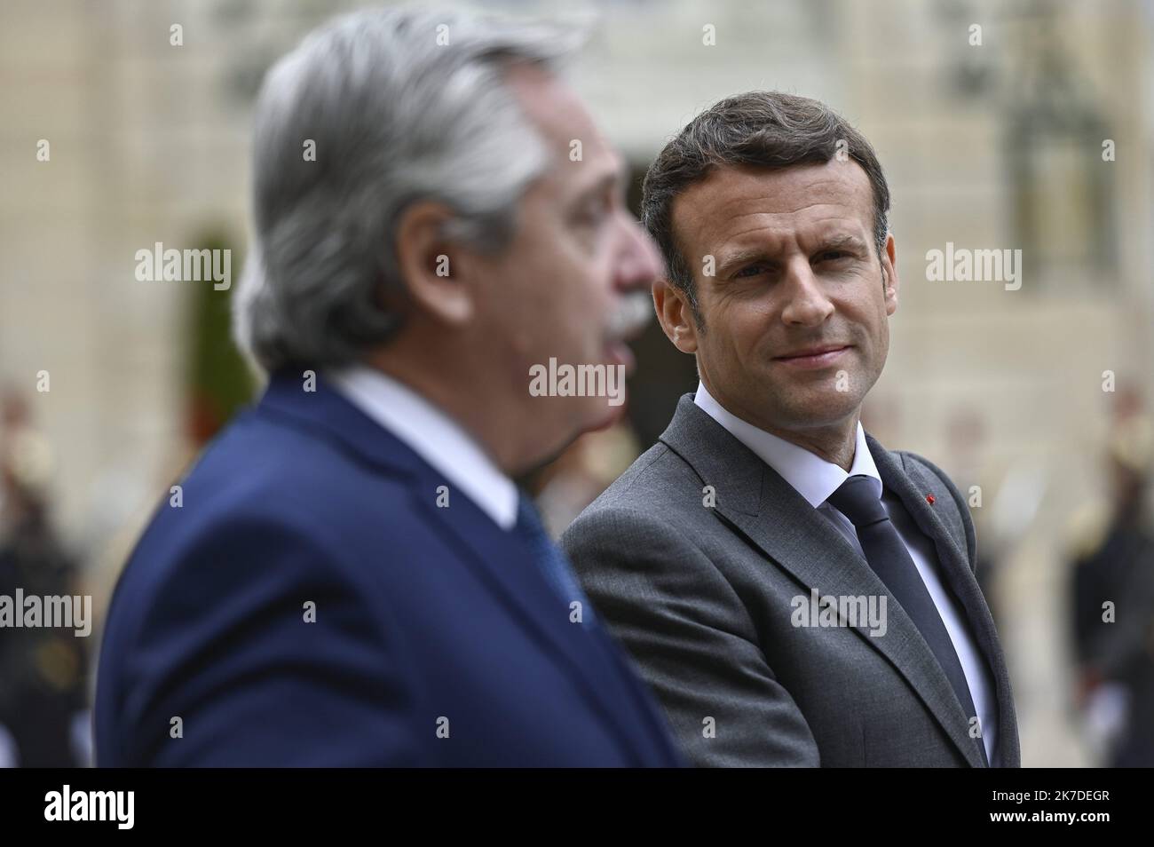 ©Julien Mattia / Le Pictorium/MAXPPP - Julien Mattia / Le Pictorium - 12/5/2021 - Frankreich / Ile-de-France / Paris - Le President de la Republique, Emmanuel Macron recevait en Presence de son epouse, Brigitte macron le President de la republique Argentine Alberto Angel Fernandez et son epouse, Fabiola Yanez au Palais de l'Elysee pour un dejeune de travail / 12/5/2021 - Frankreich / Ile-de-France (Region) / Paris - der Präsident der Republik Emmanuel Macron empfing in Anwesenheit seiner Frau Brigitte Macron den Präsidenten der Argentinischen Republik Alberto Angel Fernandez und seine Frau Fabiola Stockfoto