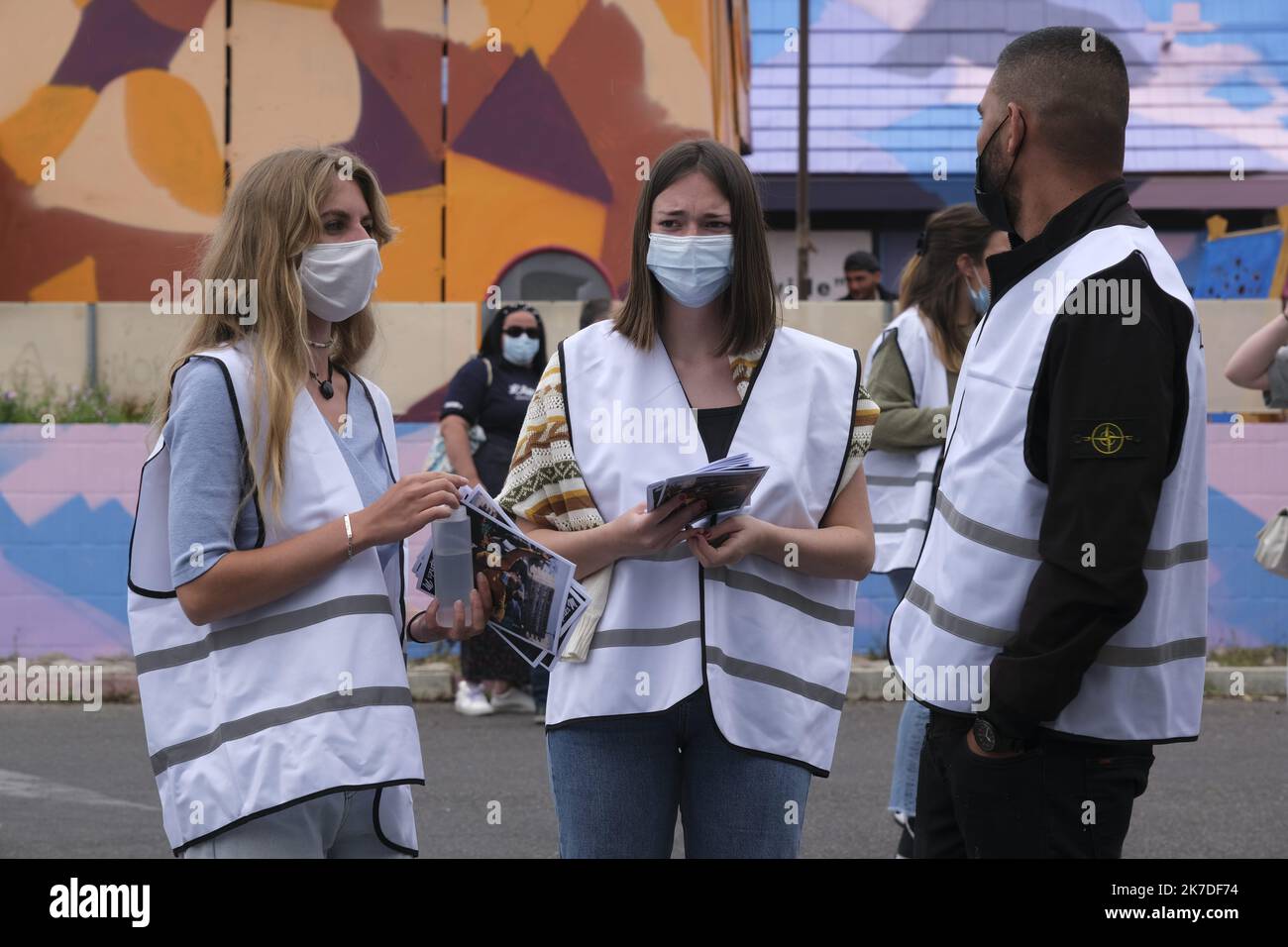 ©Naemie Bourtin / Le Pictorium/MAXPPP - Naemie Bourtin / Le Pictorium - 15/5/2021 - Frankreich / Bouches-du-Rhone / Marseille - L'apres M est un MacDonald transforme en lieu de Distribution de nourriture. CE lieu est l'embleme d'une lutte syndicale dans le secteur de la Restauration rapide pour lutter contre la precarite Social. Manifestation de soutien pour lancer une SCI: La part du peuple / 15/5/2021 - Frankreich / Bouches-du-Rhone / Marseille - das After M ist ein MacDonald's, der in einen Ort der Lebensmittelverteilung verwandelt wurde. Dieser Ort ist das Emblem eines gewerkschaftlichen Kampfes im Fast-Food-Sektor, um einen zu bekämpfen Stockfoto