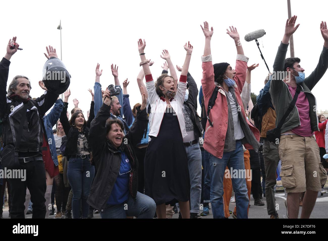 ©Naemie Bourtin / Le Pictorium/MAXPPP - Naemie Bourtin / Le Pictorium - 15/5/2021 - Frankreich / Bouches-du-Rhone / Marseille - L'apres M est un MacDonald transforme en lieu de Distribution de nourriture. CE lieu est l'embleme d'une lutte syndicale dans le secteur de la Restauration rapide pour lutter contre la precarite Social. Manifestation de soutien pour lancer une SCI: La part du peuple / 15/5/2021 - Frankreich / Bouches-du-Rhone / Marseille - das After M ist ein MacDonald's, der in einen Ort der Lebensmittelverteilung verwandelt wurde. Dieser Ort ist das Emblem eines gewerkschaftlichen Kampfes im Fast-Food-Sektor, um einen zu bekämpfen Stockfoto