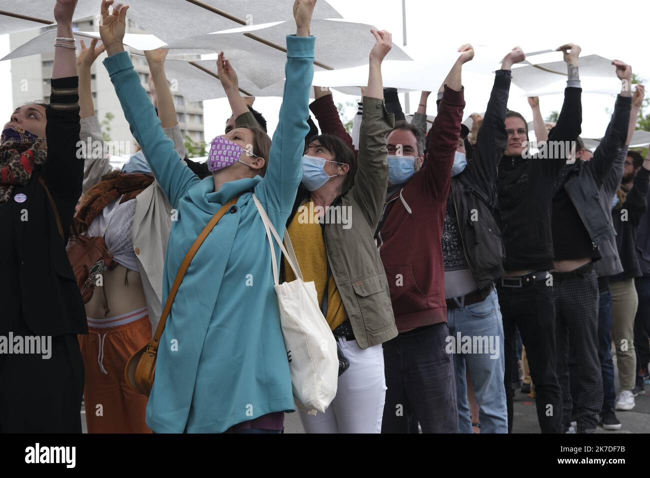 ©Naemie Bourtin / Le Pictorium/MAXPPP - Naemie Bourtin / Le Pictorium - 15/5/2021 - Frankreich / Bouches-du-Rhone / Marseille - L'apres M est un MacDonald transforme en lieu de Distribution de nourriture. CE lieu est l'embleme d'une lutte syndicale dans le secteur de la Restauration rapide pour lutter contre la precarite Social. Manifestation de soutien pour lancer une SCI: La part du peuple / 15/5/2021 - Frankreich / Bouches-du-Rhone / Marseille - das After M ist ein MacDonald's, der in einen Ort der Lebensmittelverteilung verwandelt wurde. Dieser Ort ist das Emblem eines gewerkschaftlichen Kampfes im Fast-Food-Sektor, um einen zu bekämpfen Stockfoto