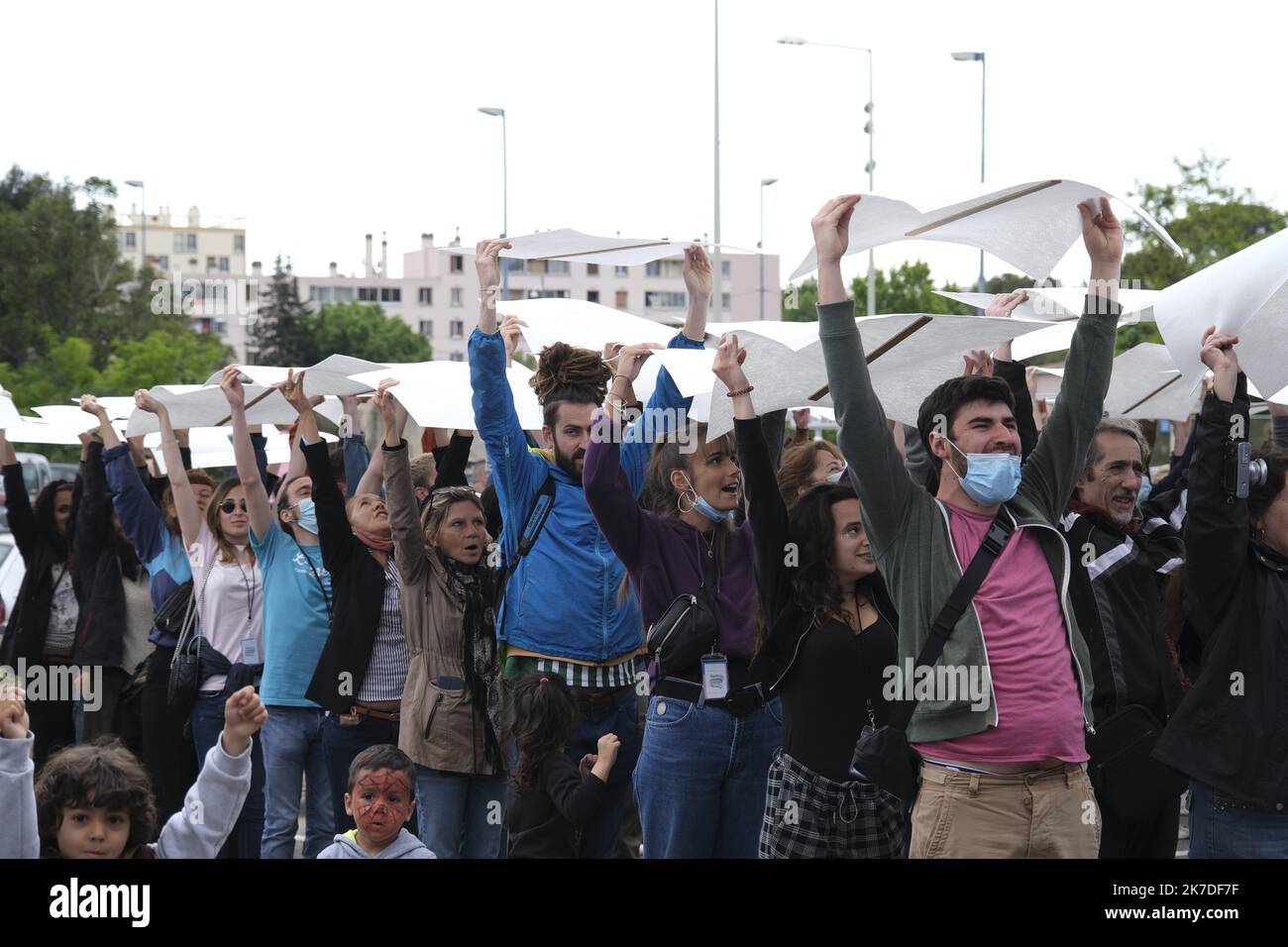 ©Naemie Bourtin / Le Pictorium/MAXPPP - Naemie Bourtin / Le Pictorium - 15/5/2021 - Frankreich / Bouches-du-Rhone / Marseille - L'apres M est un MacDonald transforme en lieu de Distribution de nourriture. CE lieu est l'embleme d'une lutte syndicale dans le secteur de la Restauration rapide pour lutter contre la precarite Social. Manifestation de soutien pour lancer une SCI: La part du peuple / 15/5/2021 - Frankreich / Bouches-du-Rhone / Marseille - das After M ist ein MacDonald's, der in einen Ort der Lebensmittelverteilung verwandelt wurde. Dieser Ort ist das Emblem eines gewerkschaftlichen Kampfes im Fast-Food-Sektor, um einen zu bekämpfen Stockfoto