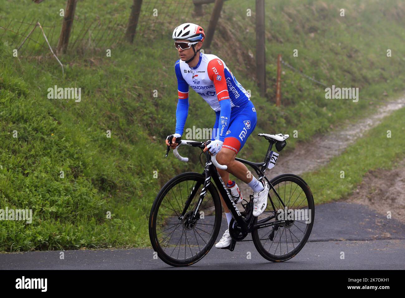 ©Pierre Teyssot/MAXPPP ; Giro d'Italia - Radtour durch Italien 2021 unter der Covid-19 Pandemie. Etappe 14 Cittadella Monte Zoncolan. In Aktion MOLARD Rudy FRA am 22/05/2021 in Sutrio, Italien. © Pierre Teyssot/Maxppp Stockfoto