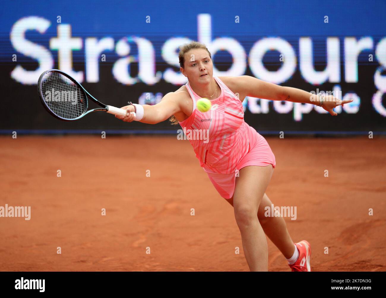 ©PHOTOPQR/L'ALSACE/Jean-Marc LOOS ; Strasbourg ; 27/05/2021 ; Jule Niemeier ( GER ) lors des Internationaux de Tennis féminin à Strasbourg le 27 Mai 2021. Mai 27. 2021 Internationales Tennisturnier in Straßburg Stockfoto