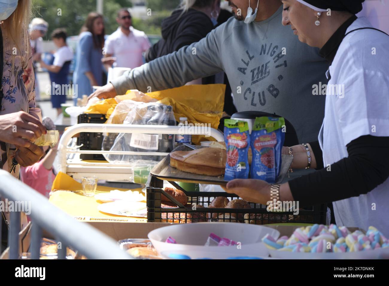 ©Naemie Bourtin / Le Pictorium/MAXPPP - Naemie Bourtin / Le Pictorium - 29/05/2021 - Frankreich / Bouches-du-Rhone / Marseille - L'Apres M est un ancien mac donald occupe. un lieu qui lutte contre la precarite. Aujourd'hui le lieu est dedie aux enfants avec peins d'atelers pour faire diverses activites / 29/05/2021 - Frankreich / Bouches-du-Rhone / Marseille - L'after M ist ein ehemaliger mac donald besetzt. Ein Ort, der gegen Prekarität kämpft. Heute ist der Ort für Kinder mit vielen Workshops gewidmet, um verschiedene Aktivitäten zu tun Stockfoto