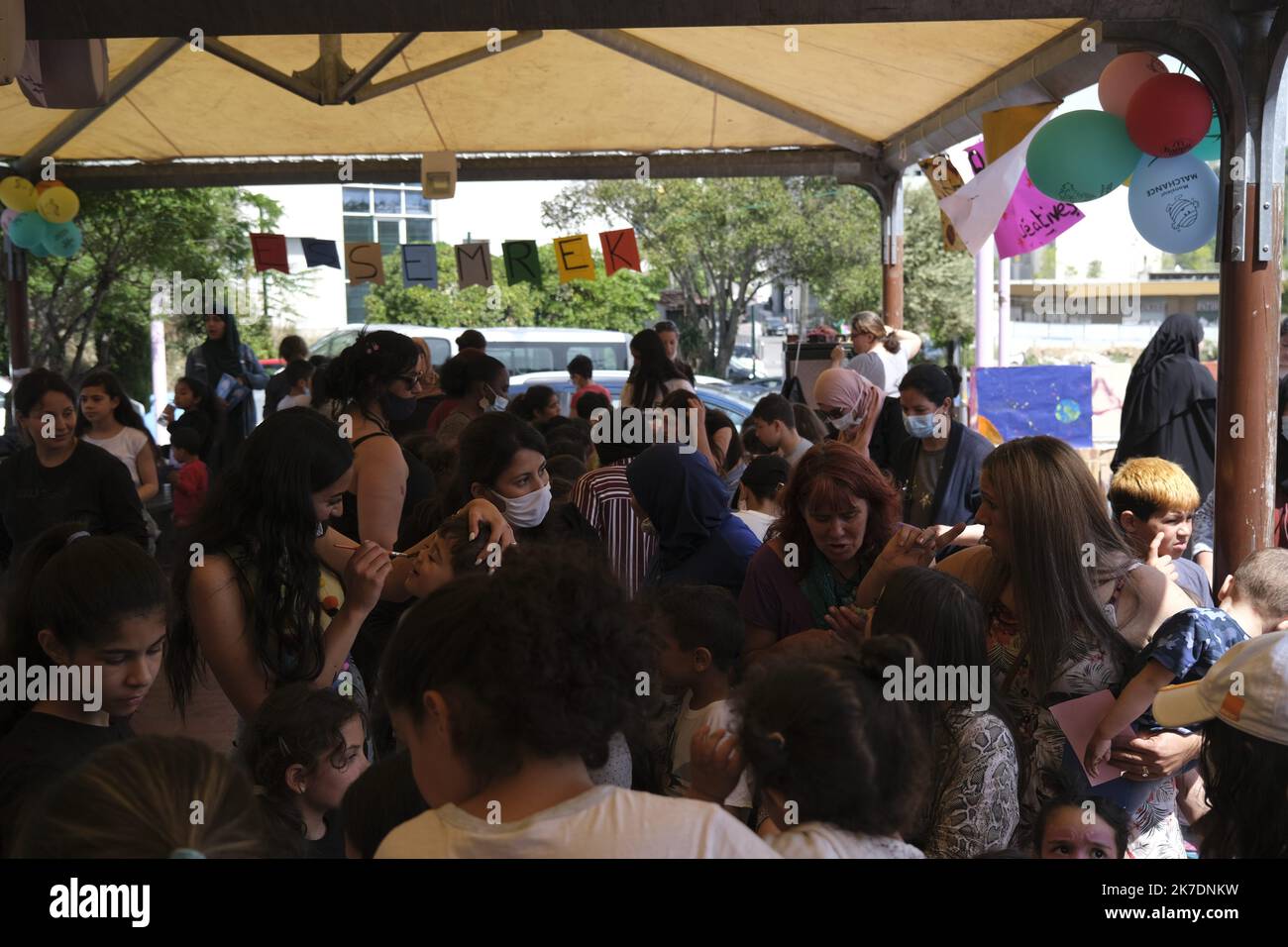 ©Naemie Bourtin / Le Pictorium/MAXPPP - Naemie Bourtin / Le Pictorium - 29/05/2021 - Frankreich / Bouches-du-Rhone / Marseille - L'Apres M est un ancien mac donald occupe. un lieu qui lutte contre la precarite. Aujourd'hui le lieu est dedie aux enfants avec peins d'atelers pour faire diverses activites / 29/05/2021 - Frankreich / Bouches-du-Rhone / Marseille - L'after M ist ein ehemaliger mac donald besetzt. Ein Ort, der gegen Prekarität kämpft. Heute ist der Ort für Kinder mit vielen Workshops gewidmet, um verschiedene Aktivitäten zu tun Stockfoto