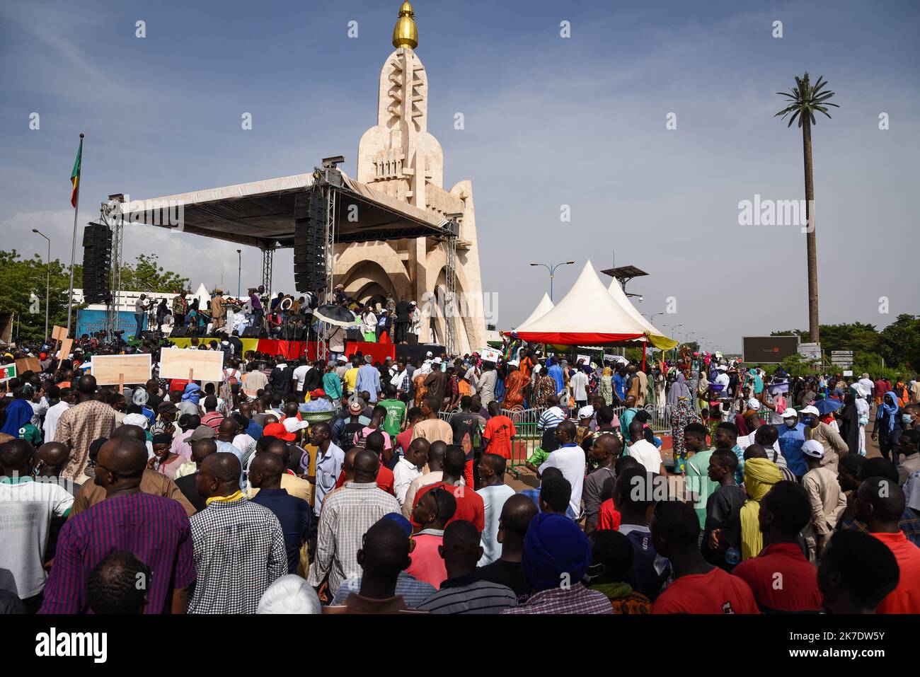 ©Nicolas Remene / Le Pictorium/MAXPPP - Nicolas Remene / Le Pictorium - 04/06/2021 - Mali / District de Bamako / Bamako - Grand rassemblement cet apres Midi sur le Boulevard de l'Independence a Bamako du Mouvement du 5 juin-Rassemblement des Forces patriotiques (M5-RFP), Vorsitzender von Dr. Choguel Kokalla Maiga, Afin de celebrer le Premier anniversaire de la Creation du Mouvement, Mais aussi d'inviter les autorites de la transition a travailler pour la bonne marche du Pays. A ce jour, le decret de Nomination du Premier Ministre qui devrait etre le President du M5-RFP Dr. Choguel Kokala Maiga n'es Stockfoto