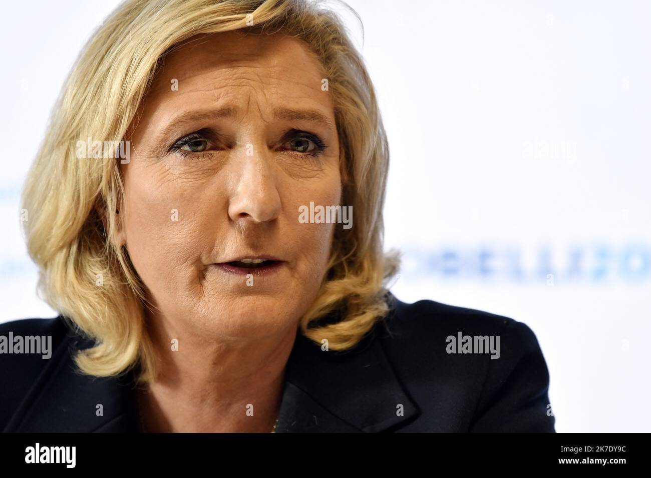 ©PHOTOPQR/L'EST REPUBLICAIN/ALEXANDRE MARCHI ; NANCY ; 08/06/2021 ; POLITIQUE - RN - RASSEMBLEMENT NATIONAL - DEPLACEMENT DE MARINE LE PEN - ELECTION REGIONALE GRAND EST 2021. Nancy (54) 8 juin 2021. Marine LE PEN, présidente du Rassemblement Nationale et candidate à l'élection présidentielle de 2022, lors de sa conférence de Presse en soutien à Laurent JACOBELLI, tête de list pour l'élection régionale dans le Grand Est. FOTO Alexandre MARCHI. Marine LE PEN, Präsident der Nationalen Rallye und Kandidat für die Präsidentschaftswahlen 2022, in den Gärten des Schlosses von Lunéville (Meurthe-e Stockfoto