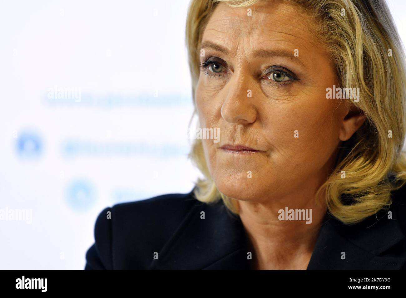 ©PHOTOPQR/L'EST REPUBLICAIN/ALEXANDRE MARCHI ; NANCY ; 08/06/2021 ; POLITIQUE - RN - RASSEMBLEMENT NATIONAL - DEPLACEMENT DE MARINE LE PEN - ELECTION REGIONALE GRAND EST 2021. Nancy (54) 8 juin 2021. Marine LE PEN, présidente du Rassemblement Nationale et candidate à l'élection présidentielle de 2022, lors de sa conférence de Presse en soutien à Laurent JACOBELLI, tête de list pour l'élection régionale dans le Grand Est. FOTO Alexandre MARCHI. Marine LE PEN, Präsident der Nationalen Rallye und Kandidat für die Präsidentschaftswahlen 2022, in den Gärten des Schlosses von Lunéville (Meurthe-e Stockfoto