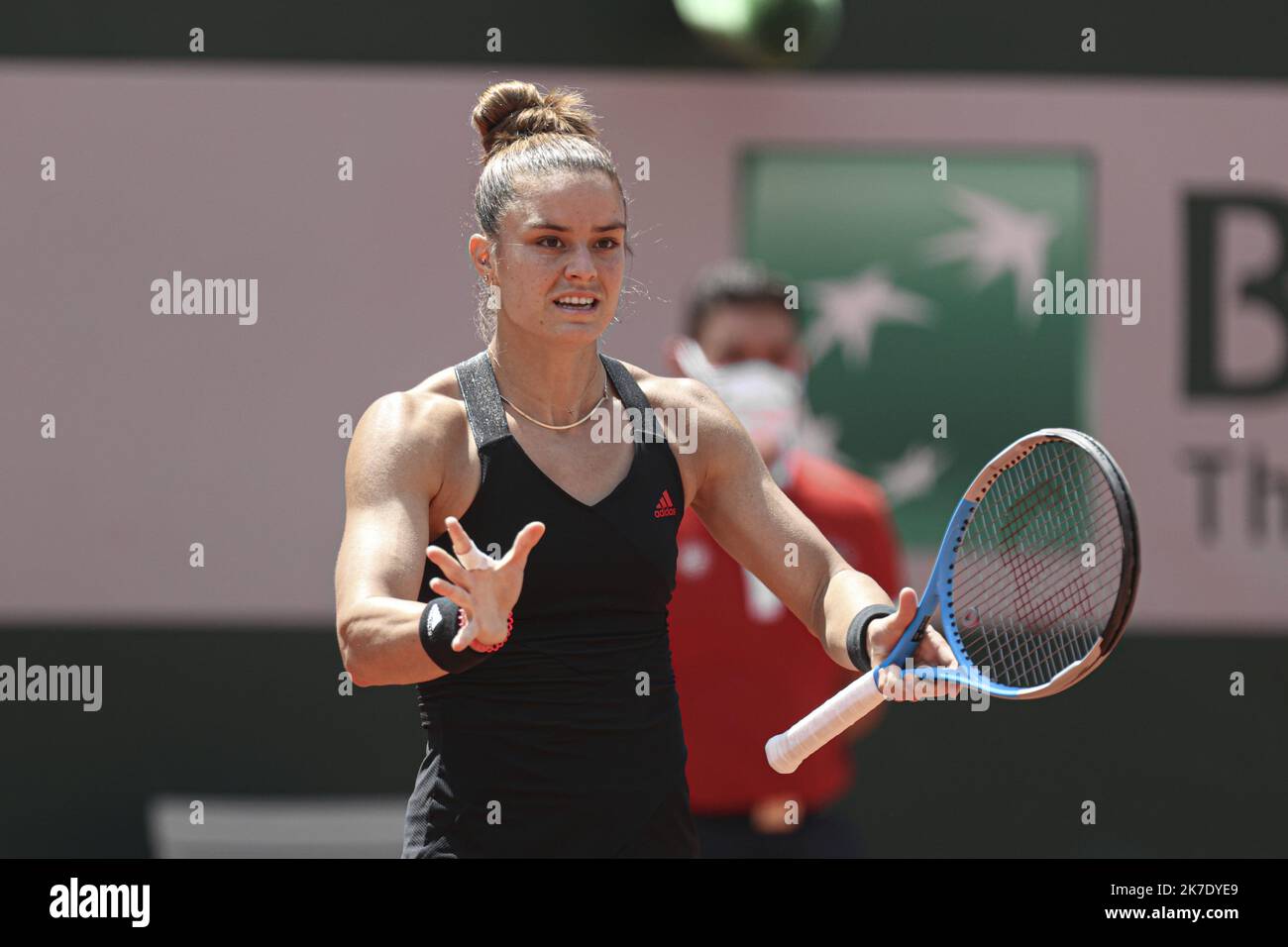 ©Sebastien Muylaert/MAXPPP - Maria Sakkari aus Griechenland reagiert während ihres Viertelfinalspiels der Damen gegen IGA Swiatek aus Polen am Tag Eleven der French Open 2021 bei Roland Garros in Paris, Frankreich. 09.06.2021 Stockfoto