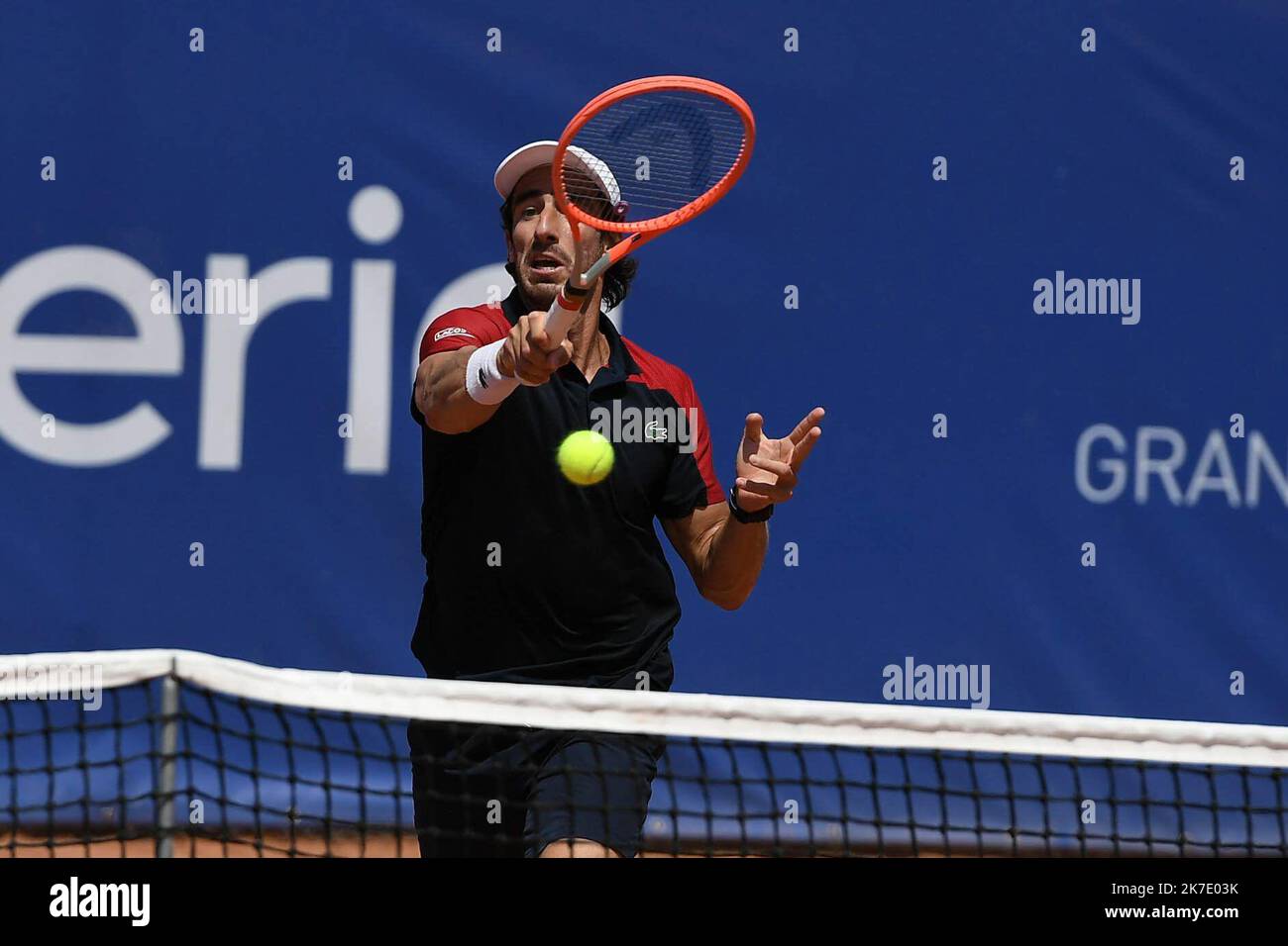 ©PHOTOPQR/LE PROGRES/Joël PHILIPPON - Villeurbanne 10/06/2021 - Open Sopra Steria Challenger ATP 100. 10 juin 2021 -Pablo Cuevas (maillot noir)- Kyrian Jacquet (maillot bordeaux). Tournoi Open Sopra Steria Challenger ATP 100 de Lyon. Stockfoto