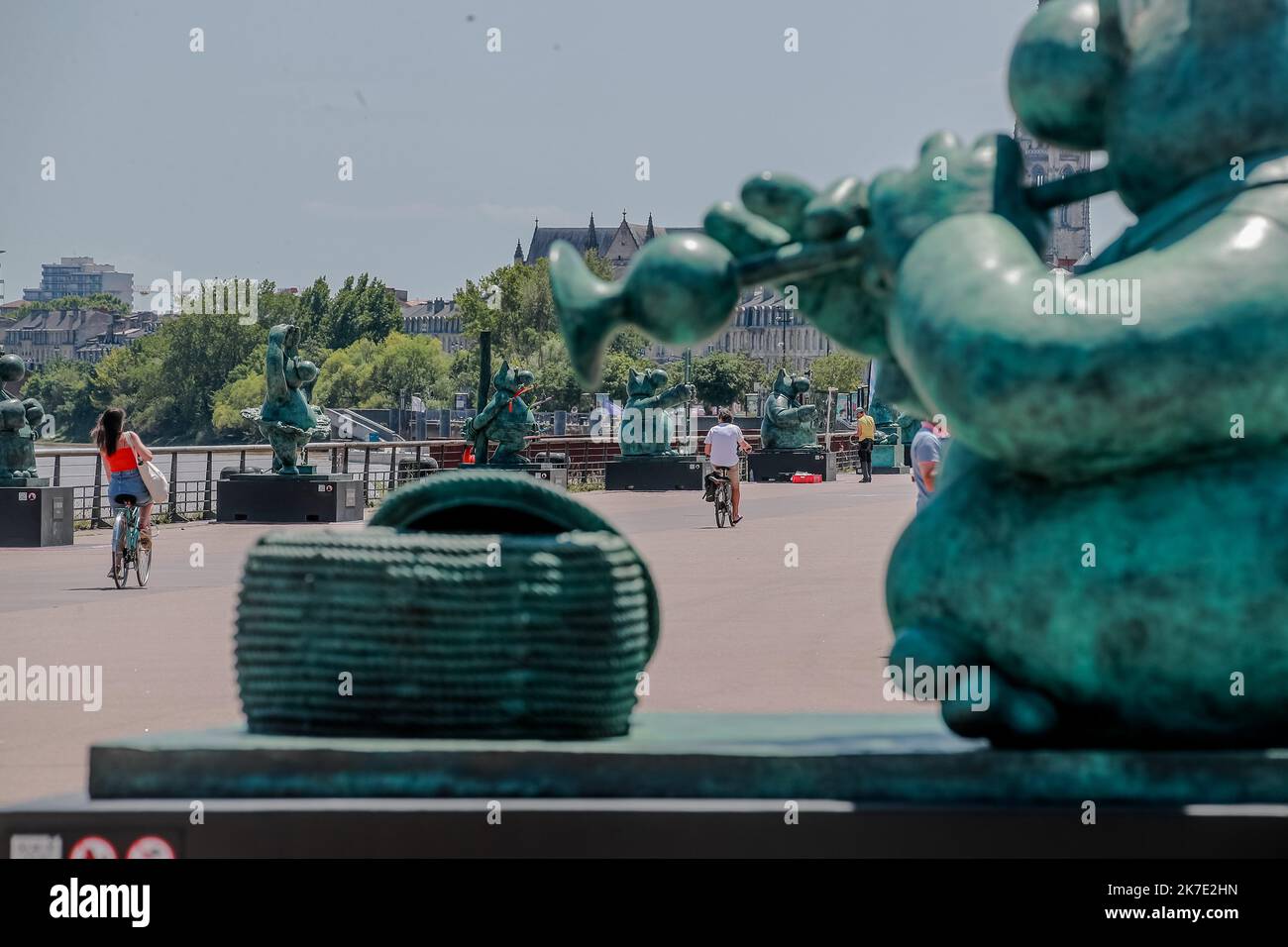 Â©PHOTOPQR/SUD OUEST/GUILLAUME BONNAUD ; BORDEAUX ; 15/06/2021 ; LEGENDE : LES CHATS DE PHILIPPE GELUCK S'EXPOSENT SUR LES QUAIS DE BORDEAUX / 20 CHATS DANS LE CADRE ' LE CHAT DEAMBULE ' PHILIPPE GELUCK'S KATZEN AUSSTELLUNG AUF DEN BORDEAUX QUAYS DIENSTAG 15 JUNI 2021. Stockfoto