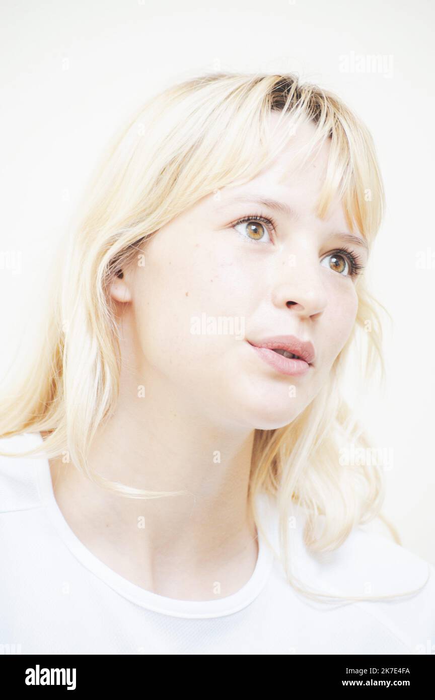 ©Nicolas Landemard / Le Pictorium/MAXPPP - Nicolas Landemard / Le Pictorium - 27/5/2019 - Belgique / Bruxelles / Bruxelles - La chanteuse belge Angele devient la nouvelle egerie de la campagne Coco Beach de la marque Chanel pour 2021. / 27/5/2019 - Belgien / Brüssel / Brüssel - die belgische Sängerin Angele wird die neue Muse der Coco Beach Kampagne der Marke Chanel für 2021. Stockfoto